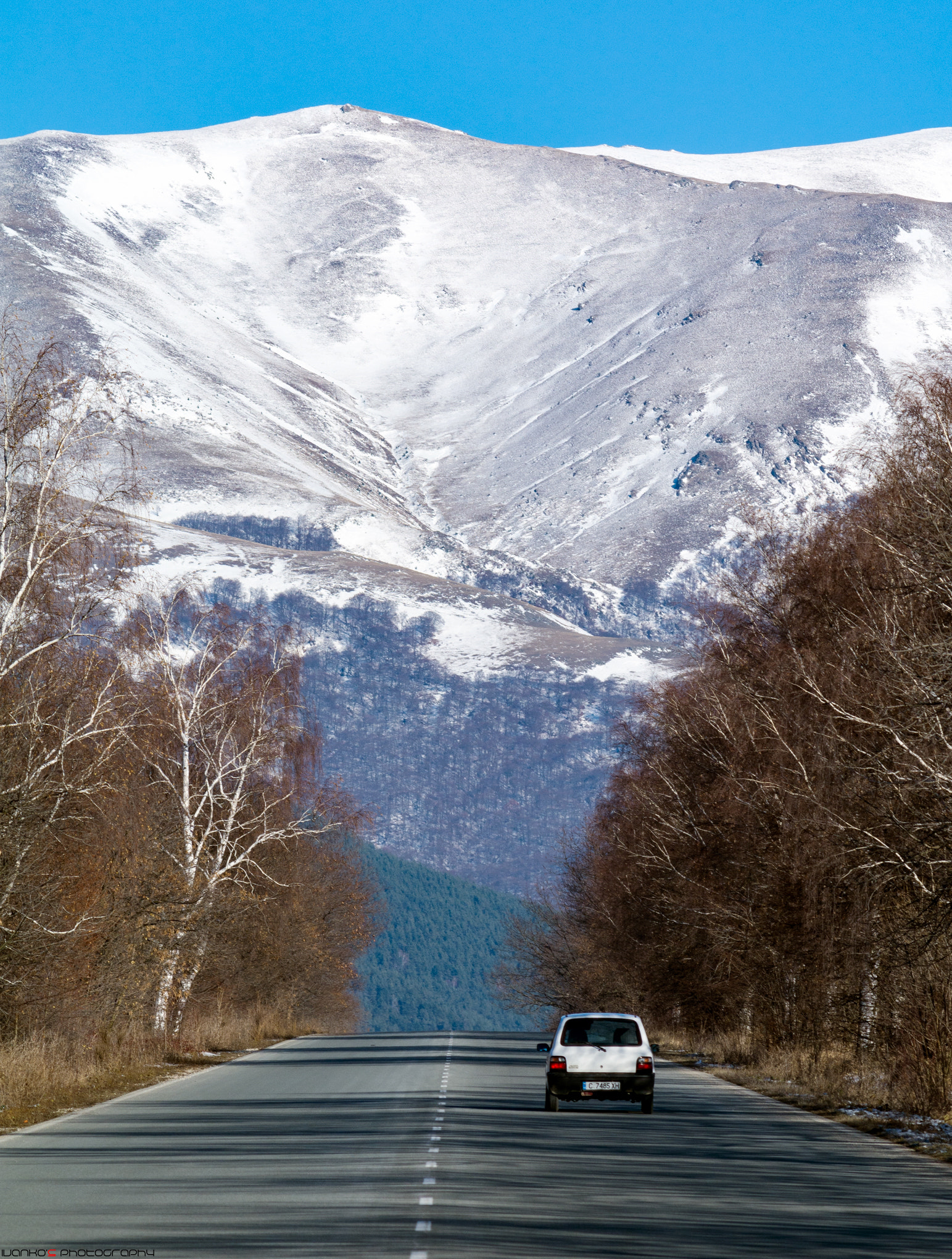 Nikon AF-Nikkor 80-200mm F2.8D ED sample photo. On the road photography