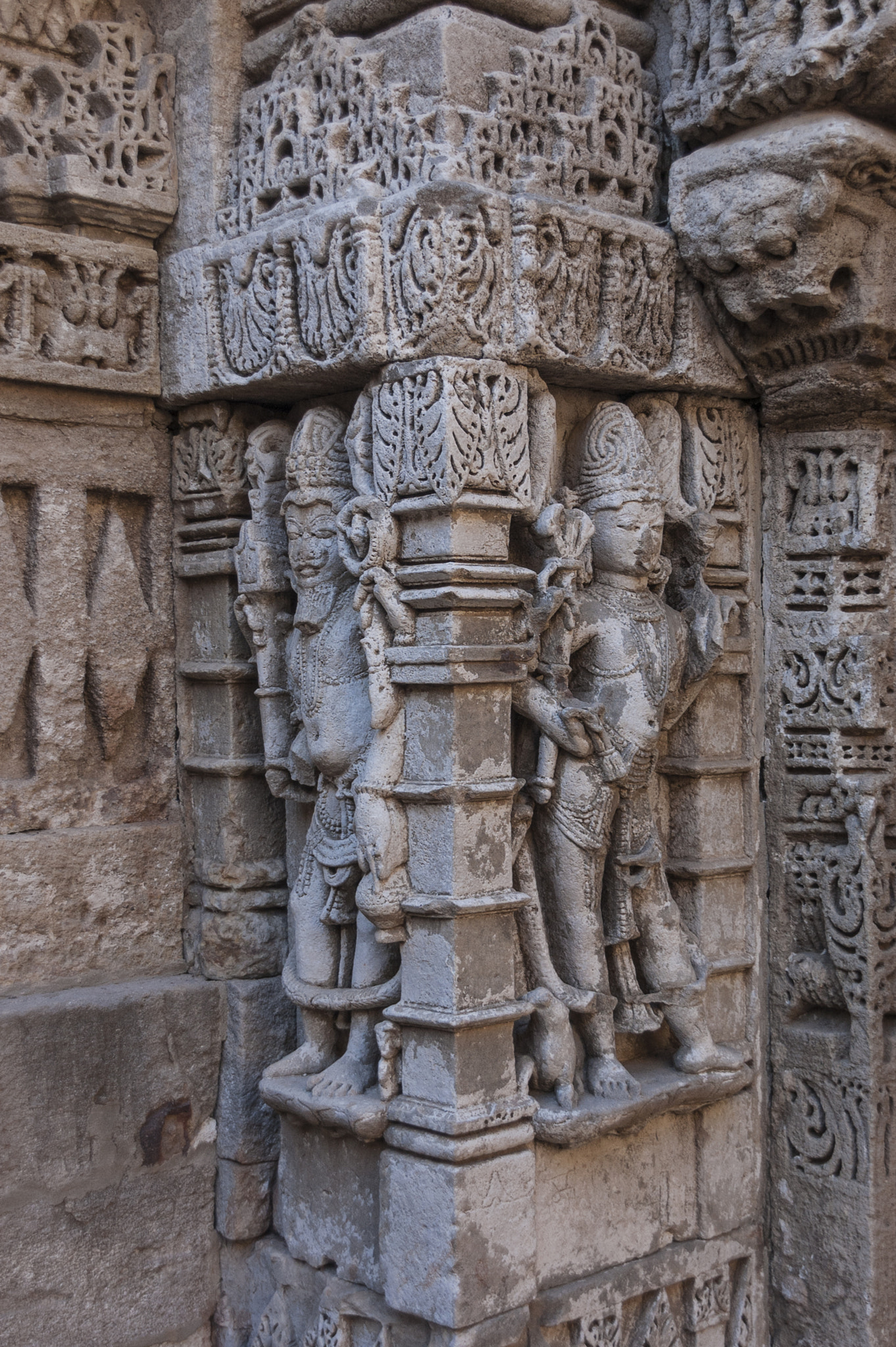 Sigma 18-200mm F3.5-6.3 DC OS HSM sample photo. Figurines carved on the walls of the rani ki vav photography