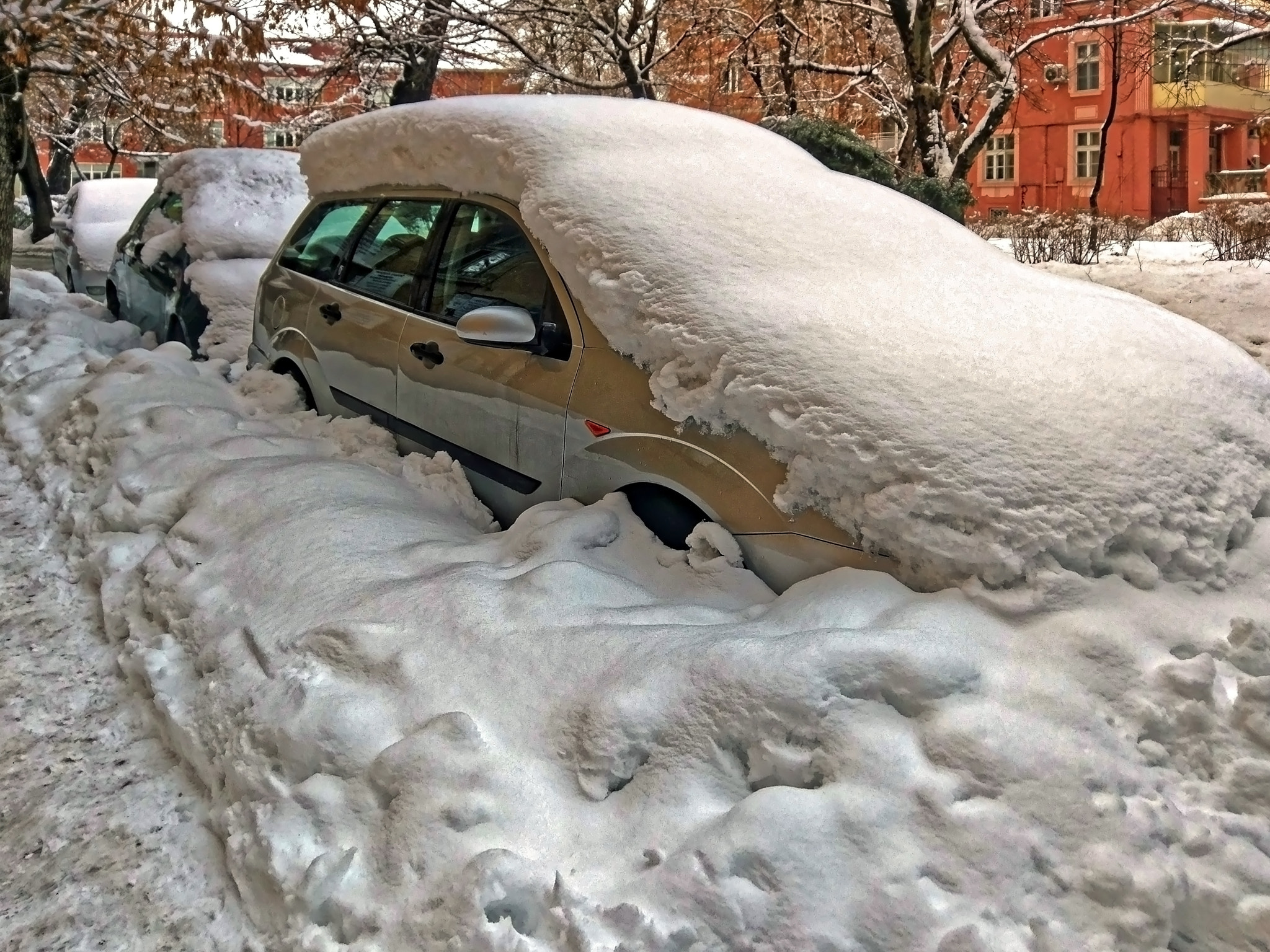 HTC M10 sample photo. Snow cars photography