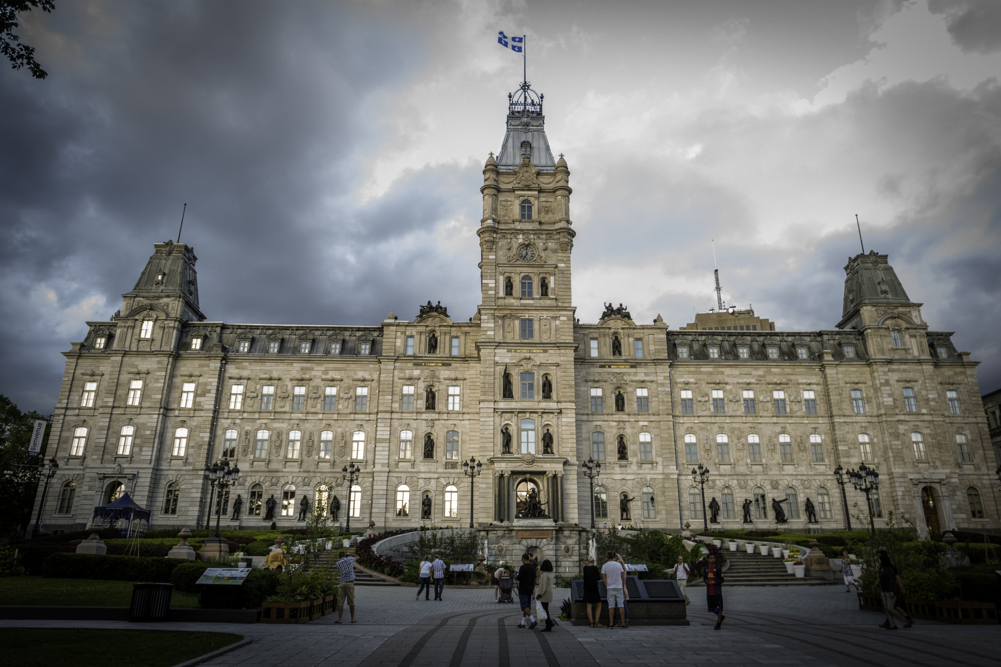 Samsung NX500 sample photo. Parlement québécois | parliament of québec photography