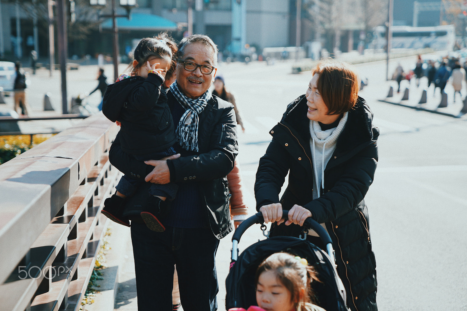 Sony FE 24-70mm F2.8 GM sample photo. Japan street .   grandpa and grandma with kids photography