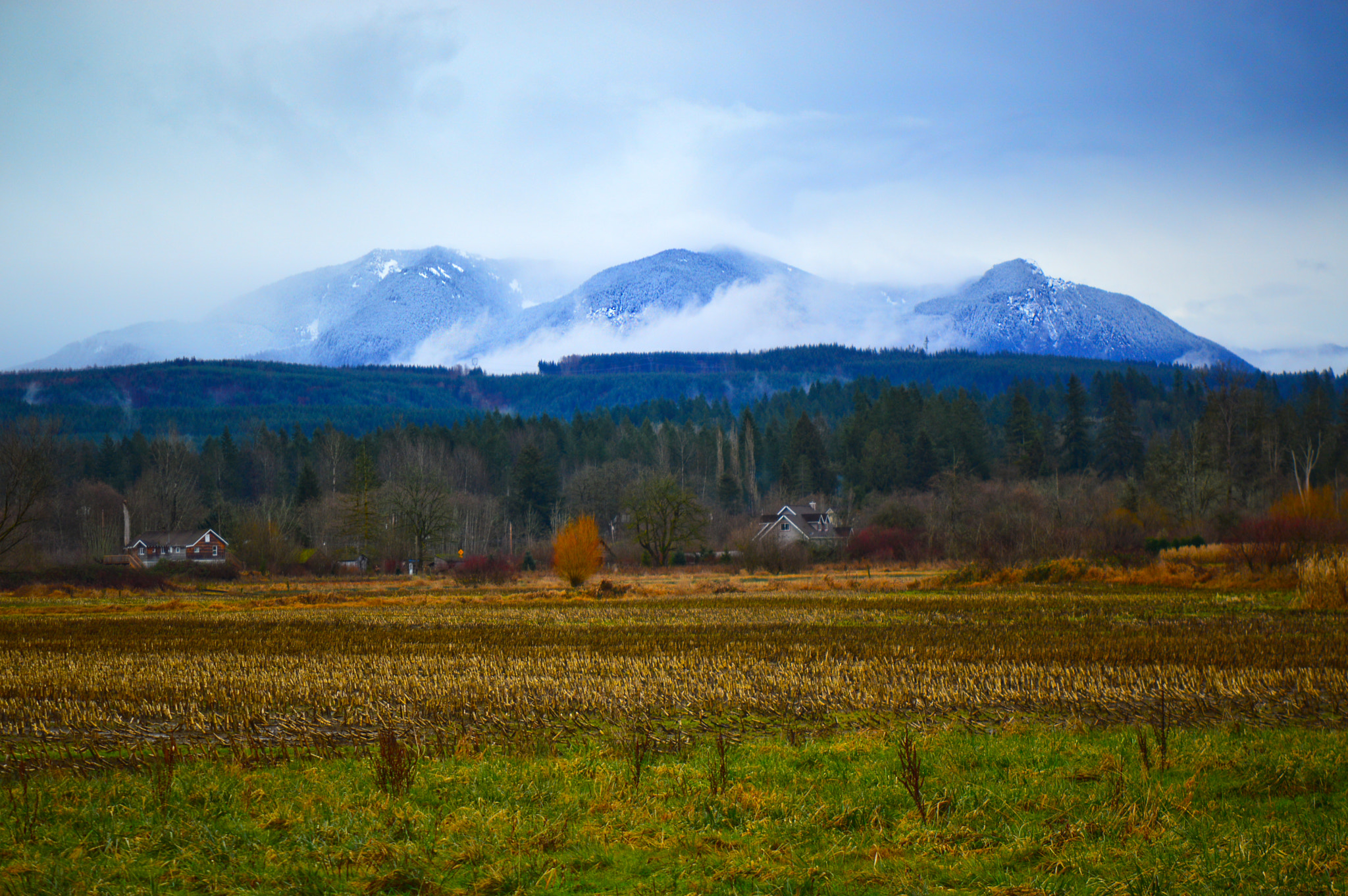 Nikon D3200 + AF Zoom-Nikkor 80-200mm f/4.5-5.6D sample photo. Foggy mountain farmland as the day ends photography