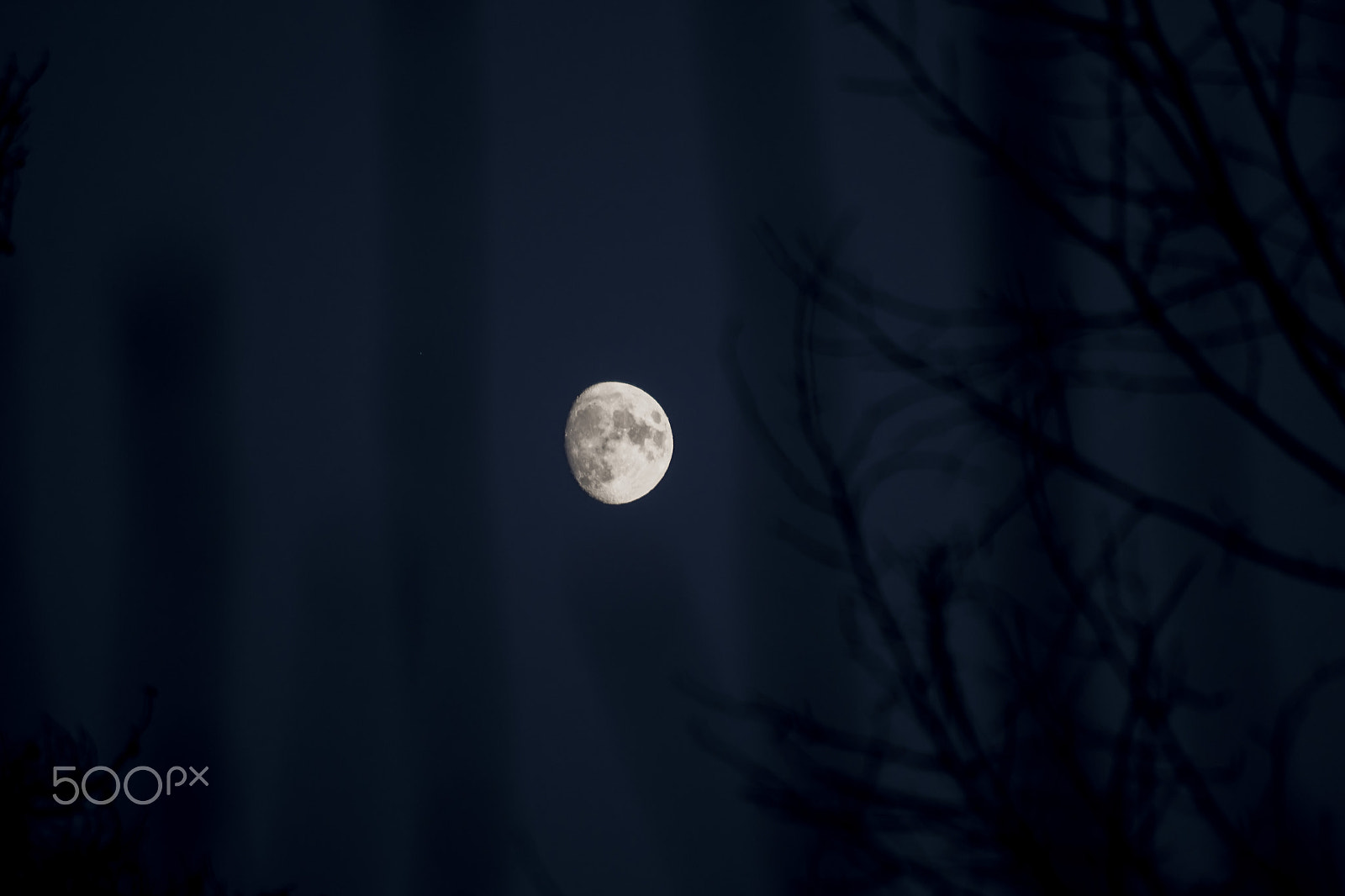 Pentax K-S1 + smc PENTAX-DA L 50-200mm F4-5.6 ED sample photo. Moon in lapland photography