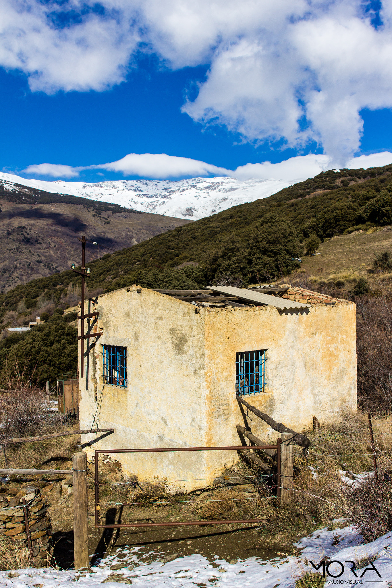 Canon EF 24-70mm F4L IS USM sample photo. Establo abandonado photography