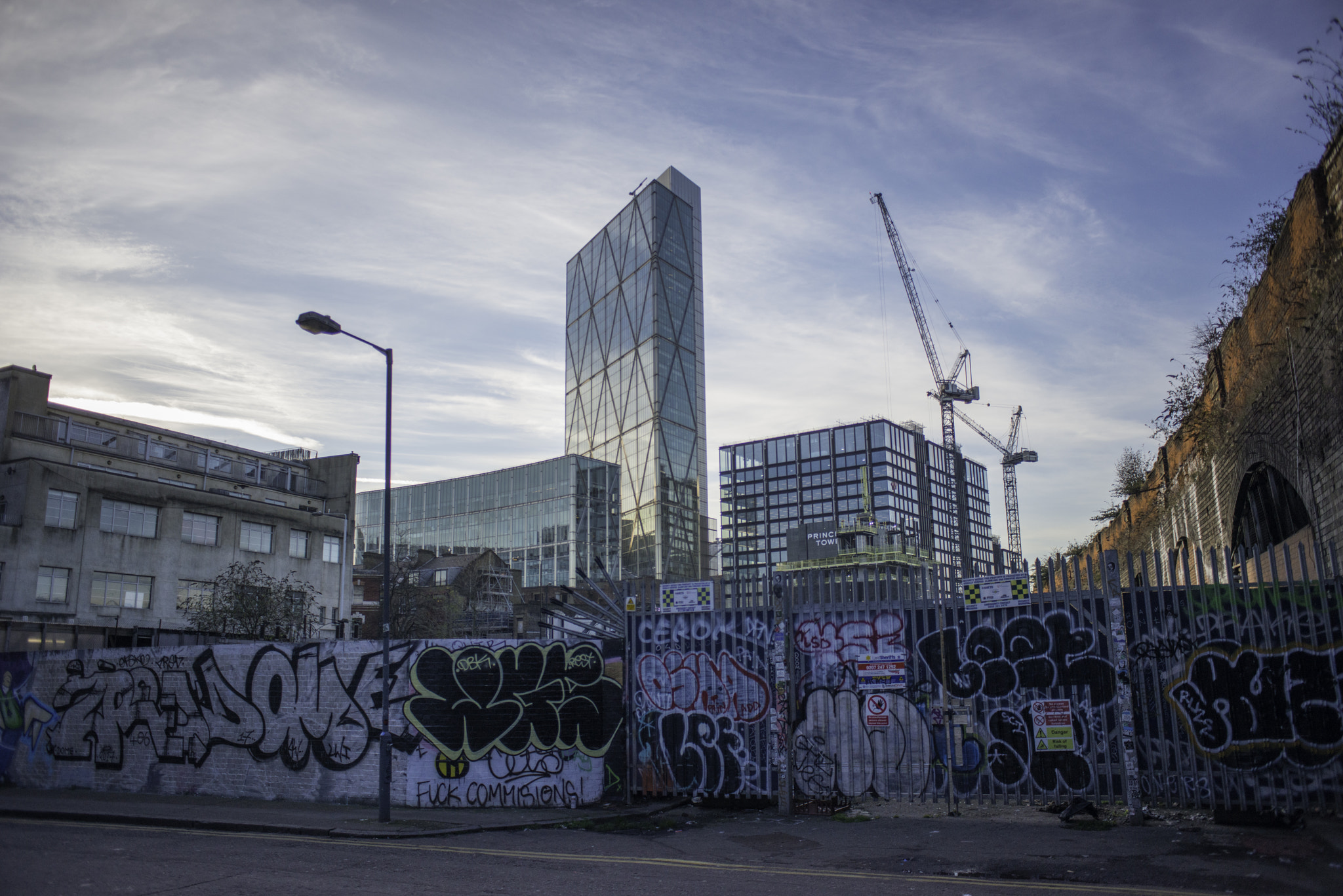 Nikon D800 + Nikon AF Nikkor 28mm F2.8D sample photo. Another london juxtaposition photography