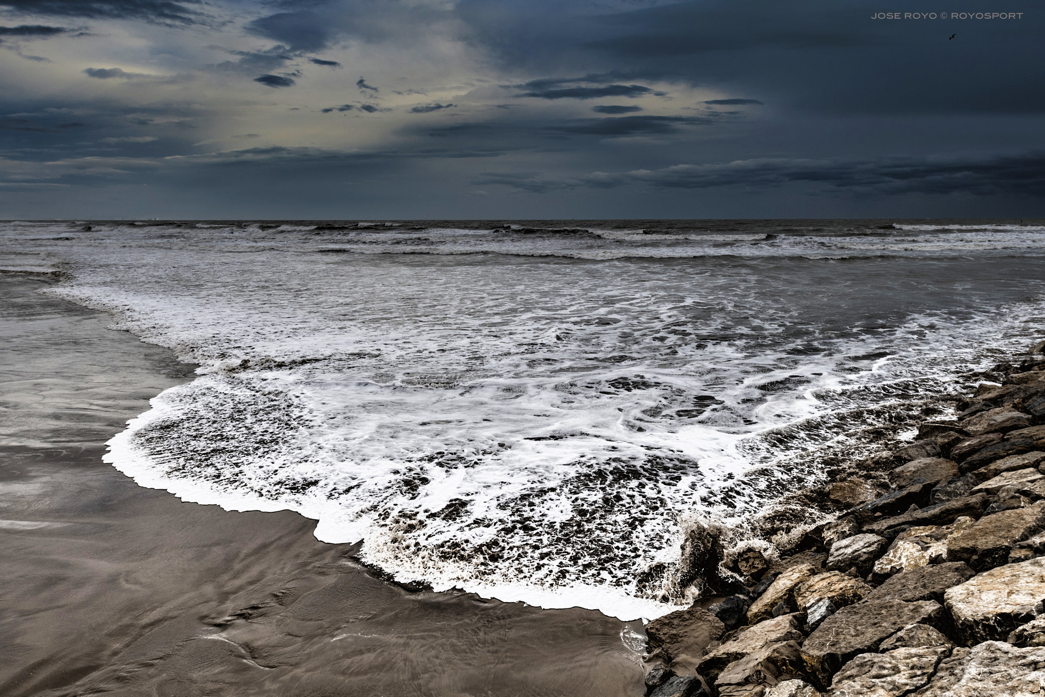 Nikon AF-S Nikkor 17-35mm F2.8D ED-IF sample photo. La playa photography