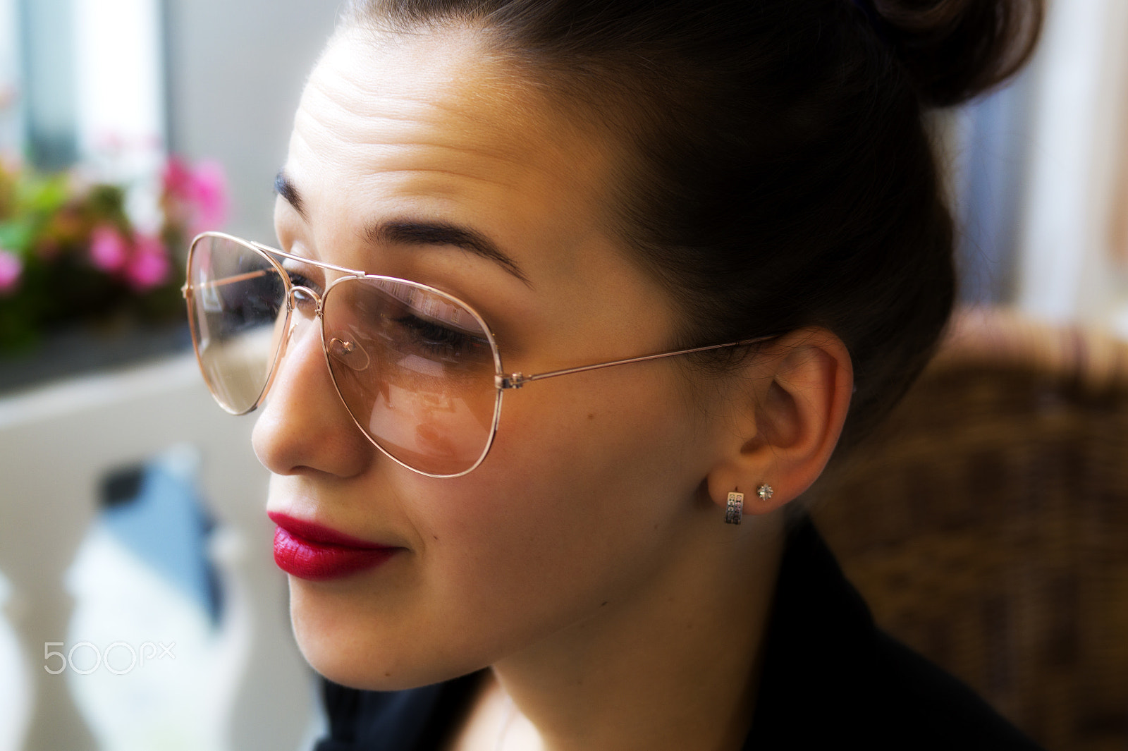 Sony SLT-A58 sample photo. Portrait of business woman in sunglasses photography