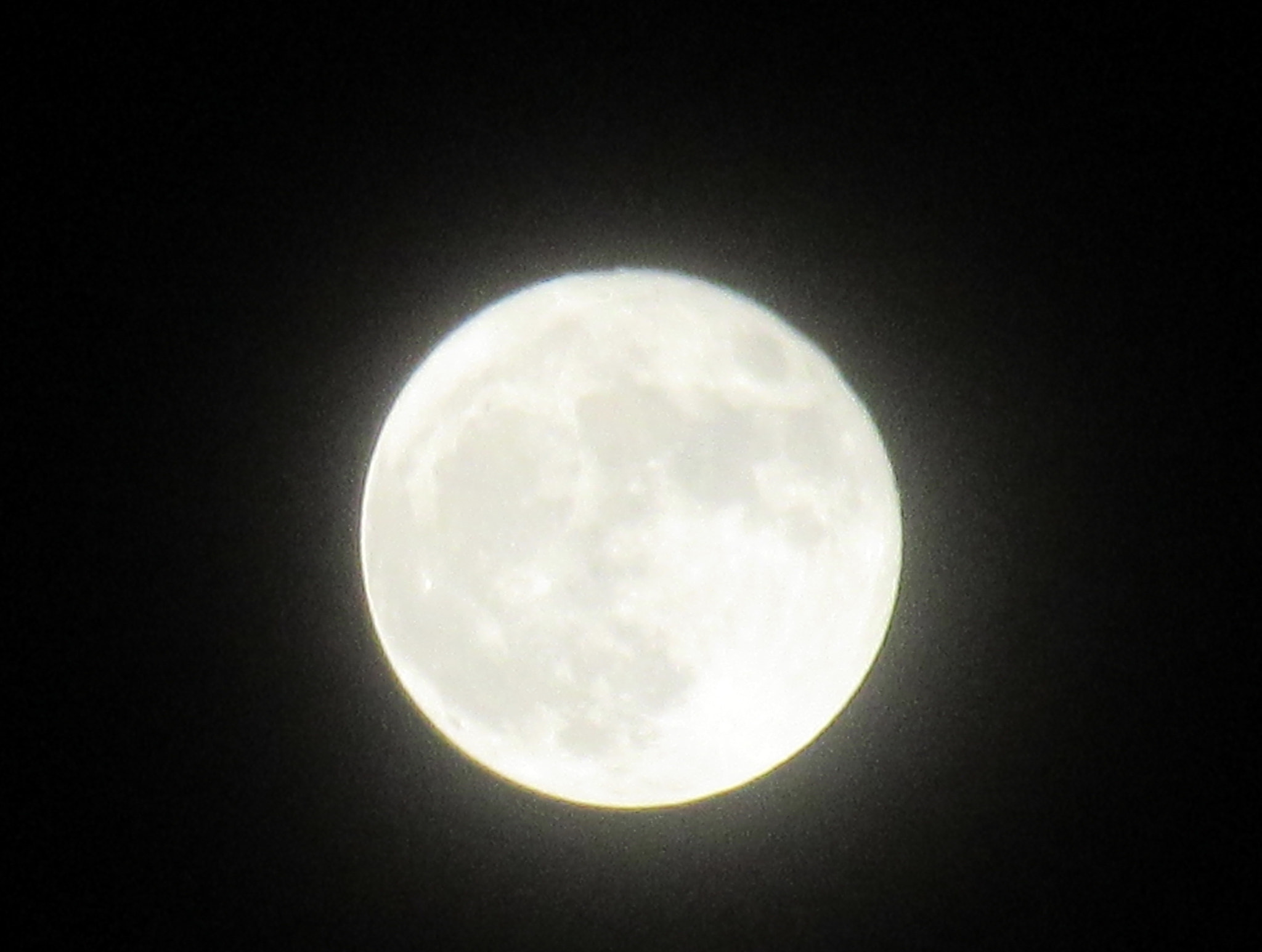 Canon PowerShot ELPH 340 HS (IXUS 265 HS / IXY 630) sample photo. Over the moon. photography