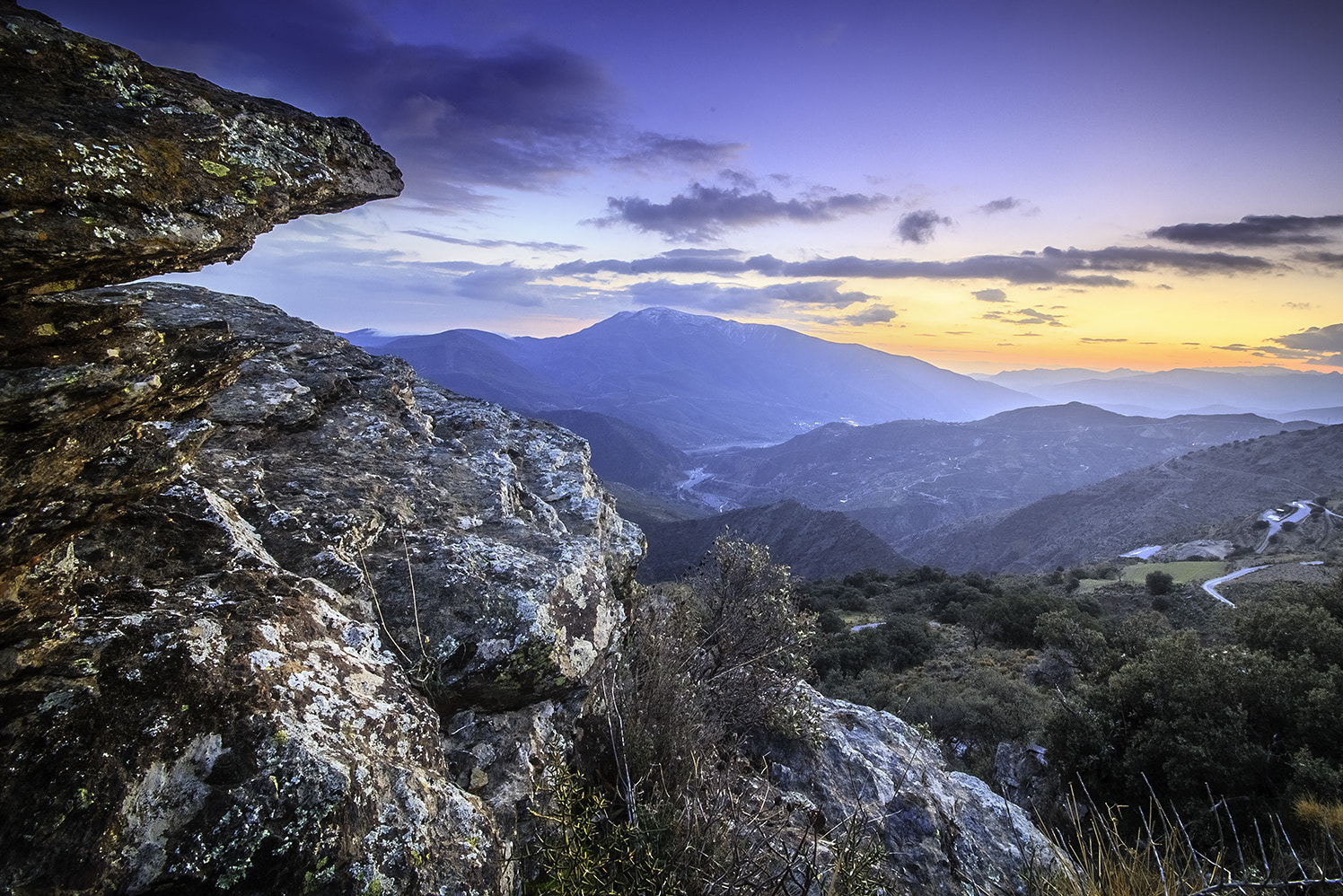 Canon EOS 5D Mark II + Sigma 12-24mm F4.5-5.6 II DG HSM sample photo. Looking from the stones photography