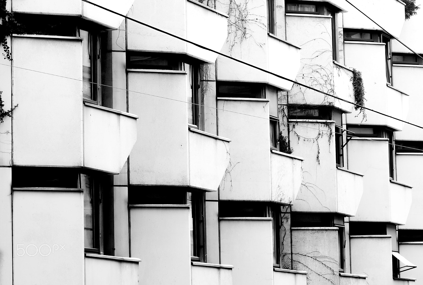 Nikon AF-Nikkor 80-200mm F2.8D ED sample photo. Facade with frames photography