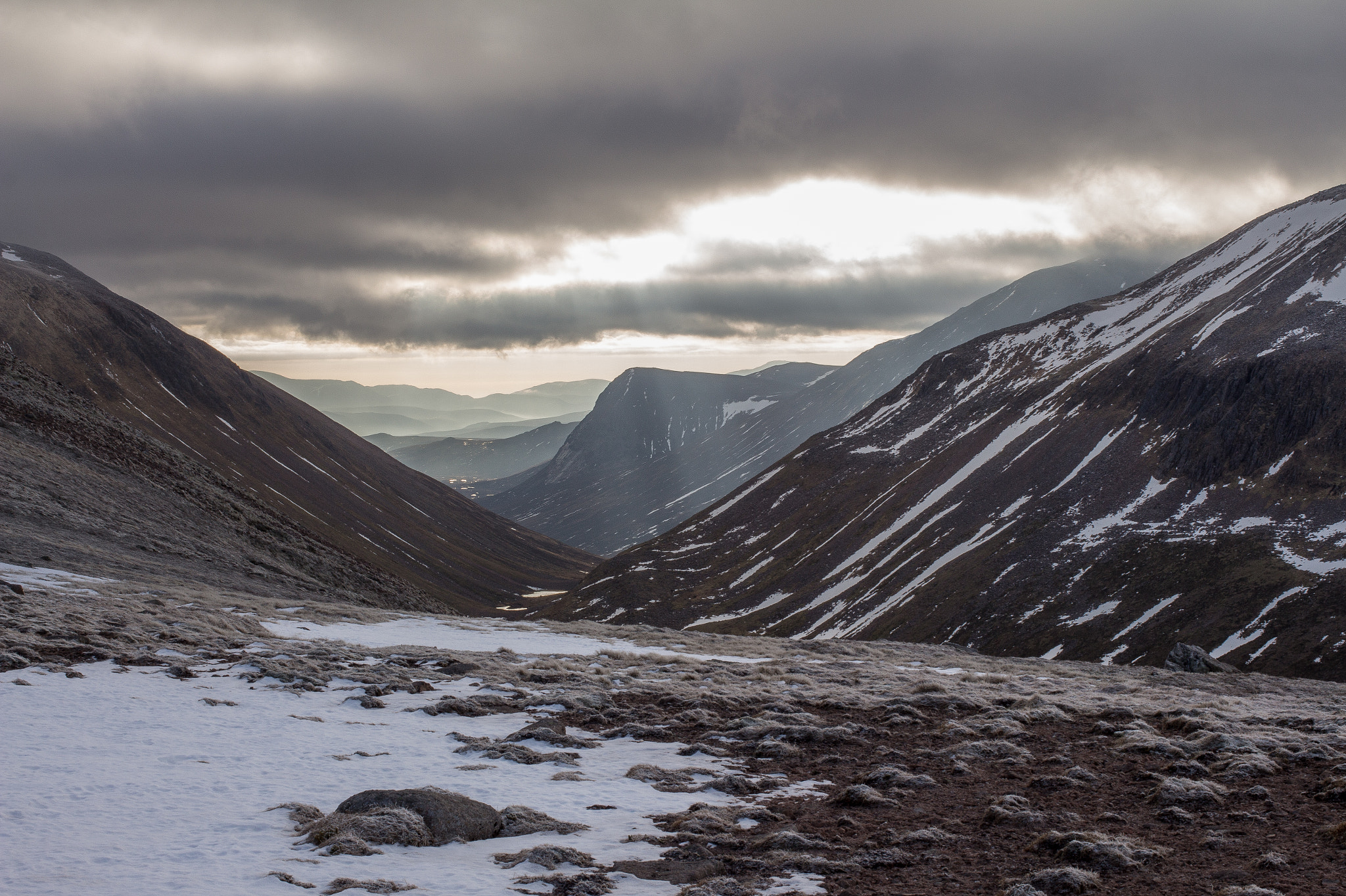 Canon EOS 650D (EOS Rebel T4i / EOS Kiss X6i) + Canon EF 40mm F2.8 STM sample photo. Lairig ghru photography