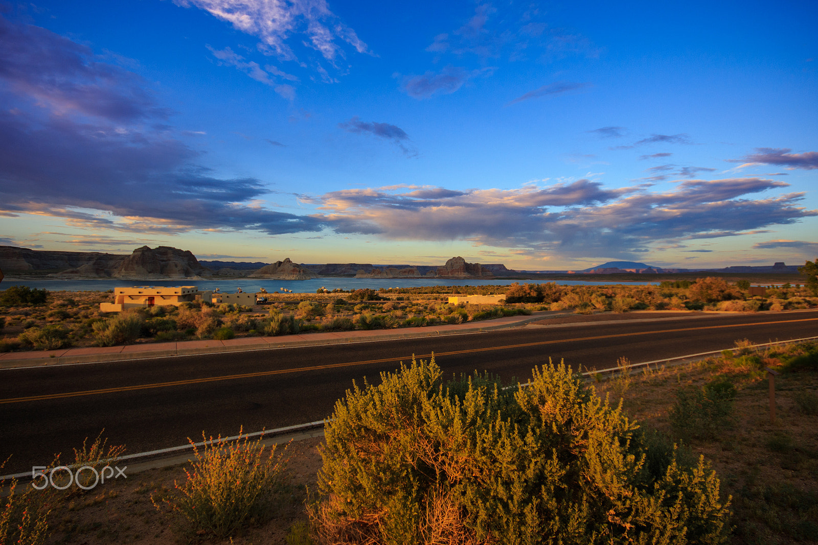 Canon EOS 650D (EOS Rebel T4i / EOS Kiss X6i) + Sigma 10-20mm F4-5.6 EX DC HSM sample photo. Sunset at lake powell photography