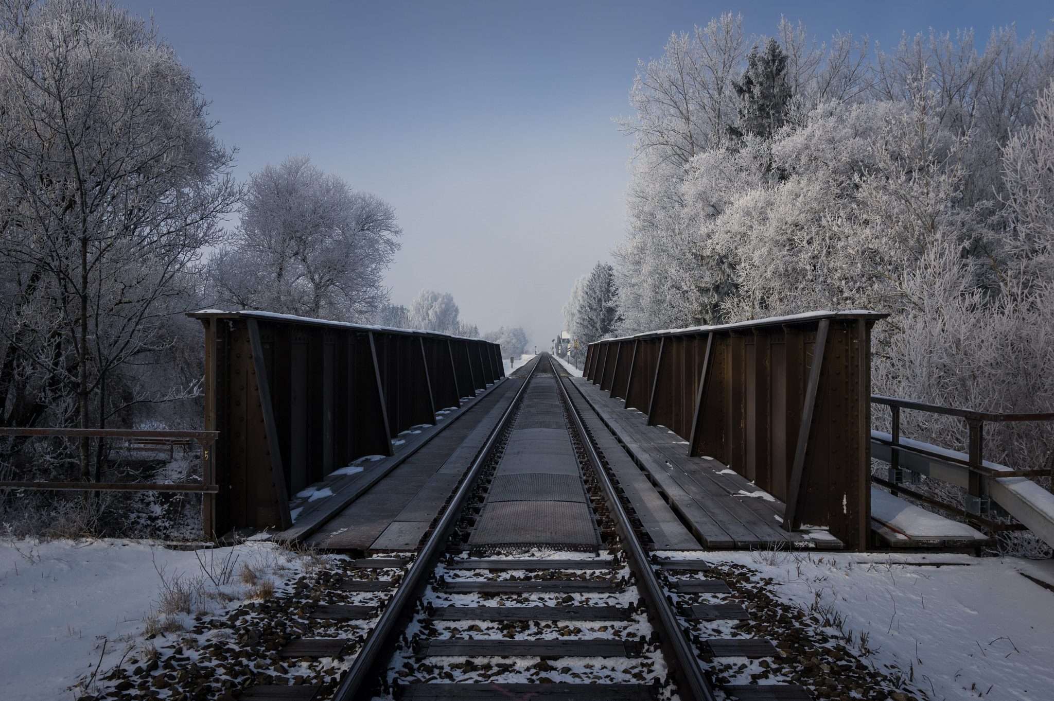 Pentax K-3 II sample photo. Sun, snow and cold steel photography