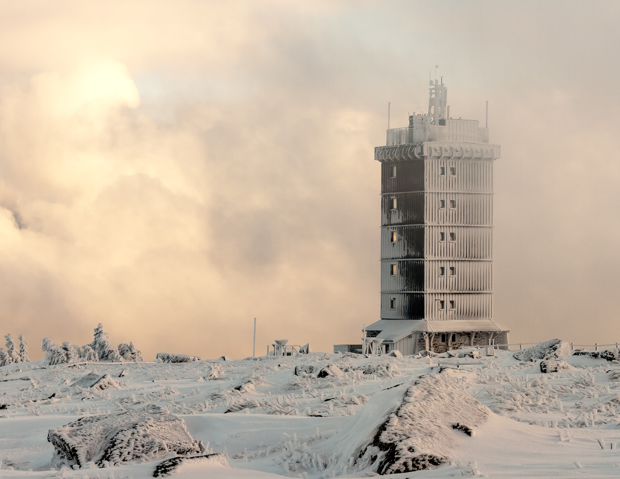 Canon EF 24-70mm F4L IS USM sample photo. Cold - weather station photography