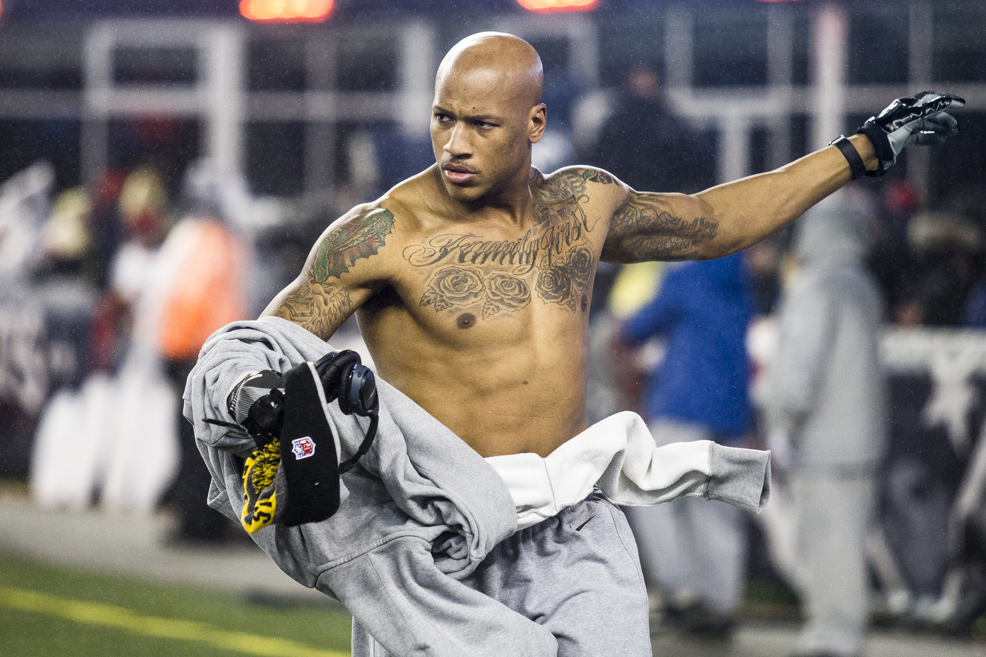 Canon EF 70-200mm F2.8L USM sample photo. Ryan shazier sheds his sweatshirt for warmups photography