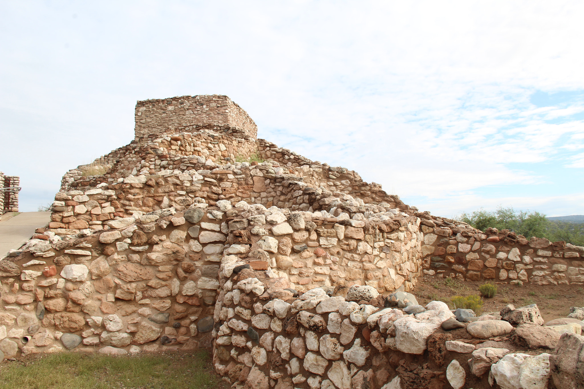 Canon EF-S 18-135mm F3.5-5.6 IS sample photo. Tuzigoot monument photography