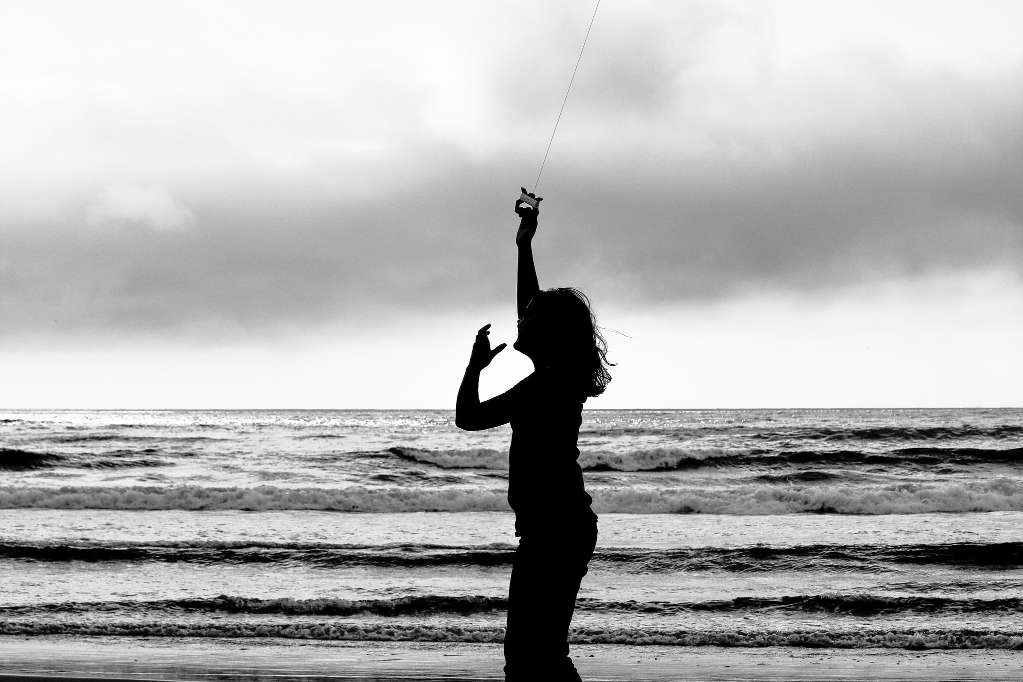 Canon EF 70-300mm F4-5.6 IS USM sample photo. Emma flying a kite at the shore photography
