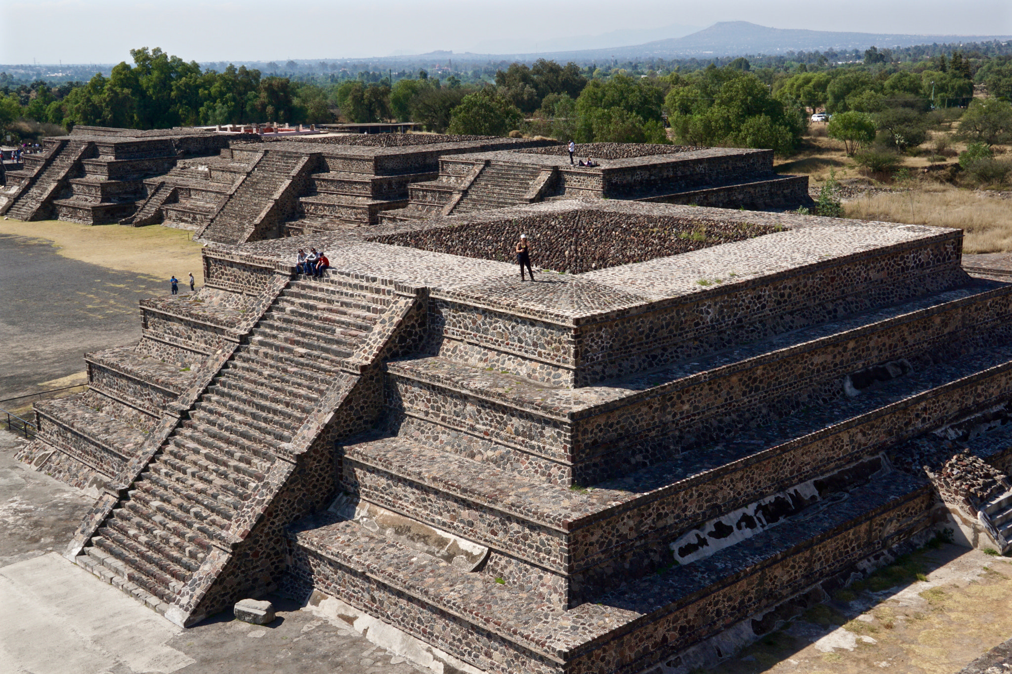 Sony a6000 + Sony E 18-200mm F3.5-6.3 OSS sample photo. Plaza of the moon pyramids in teotihuacan (mexico) photography