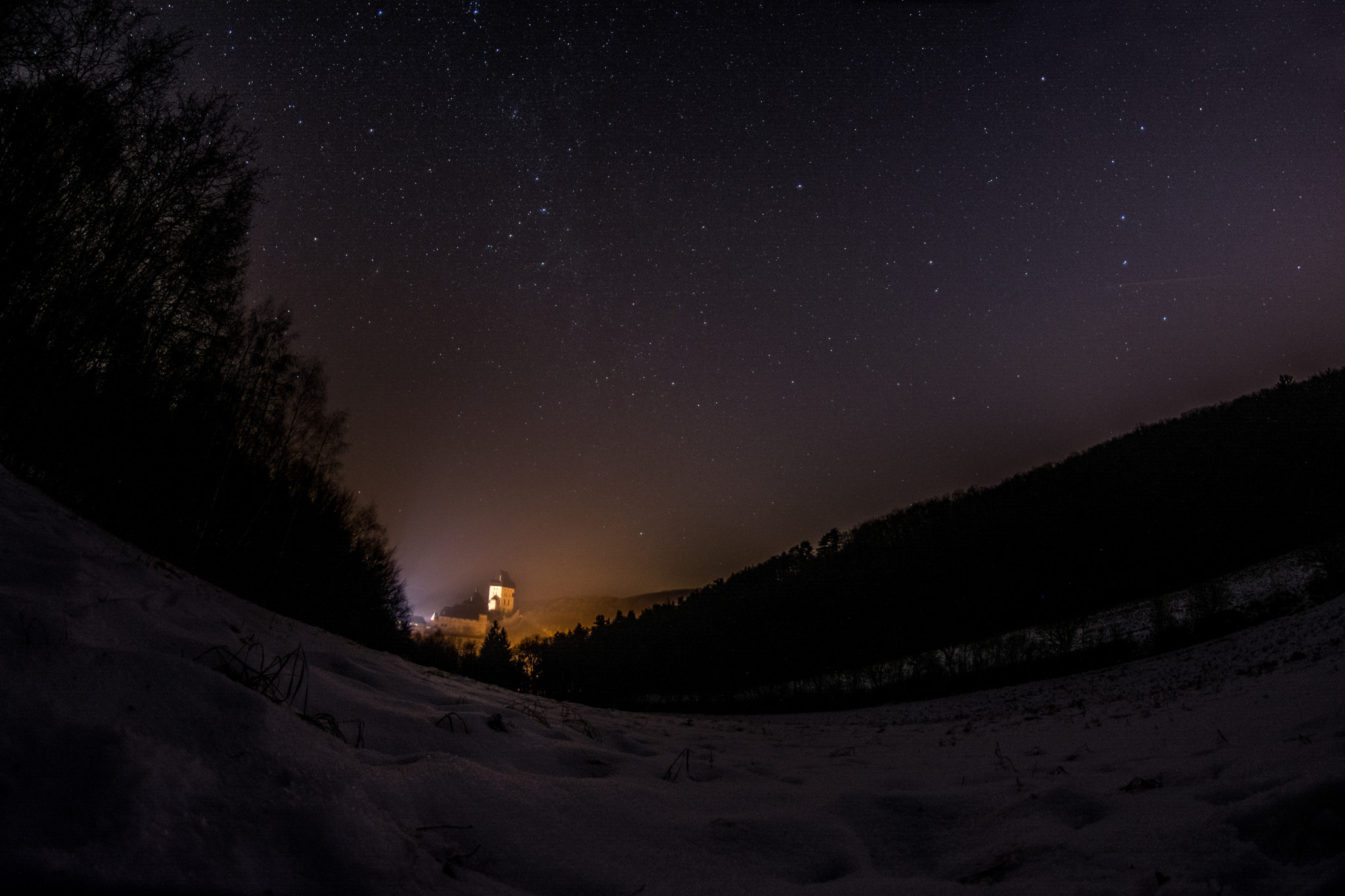 Nikon D5200 + Samyang 8mm F3.5 Aspherical IF MC Fisheye sample photo. Karlštejn castle photography