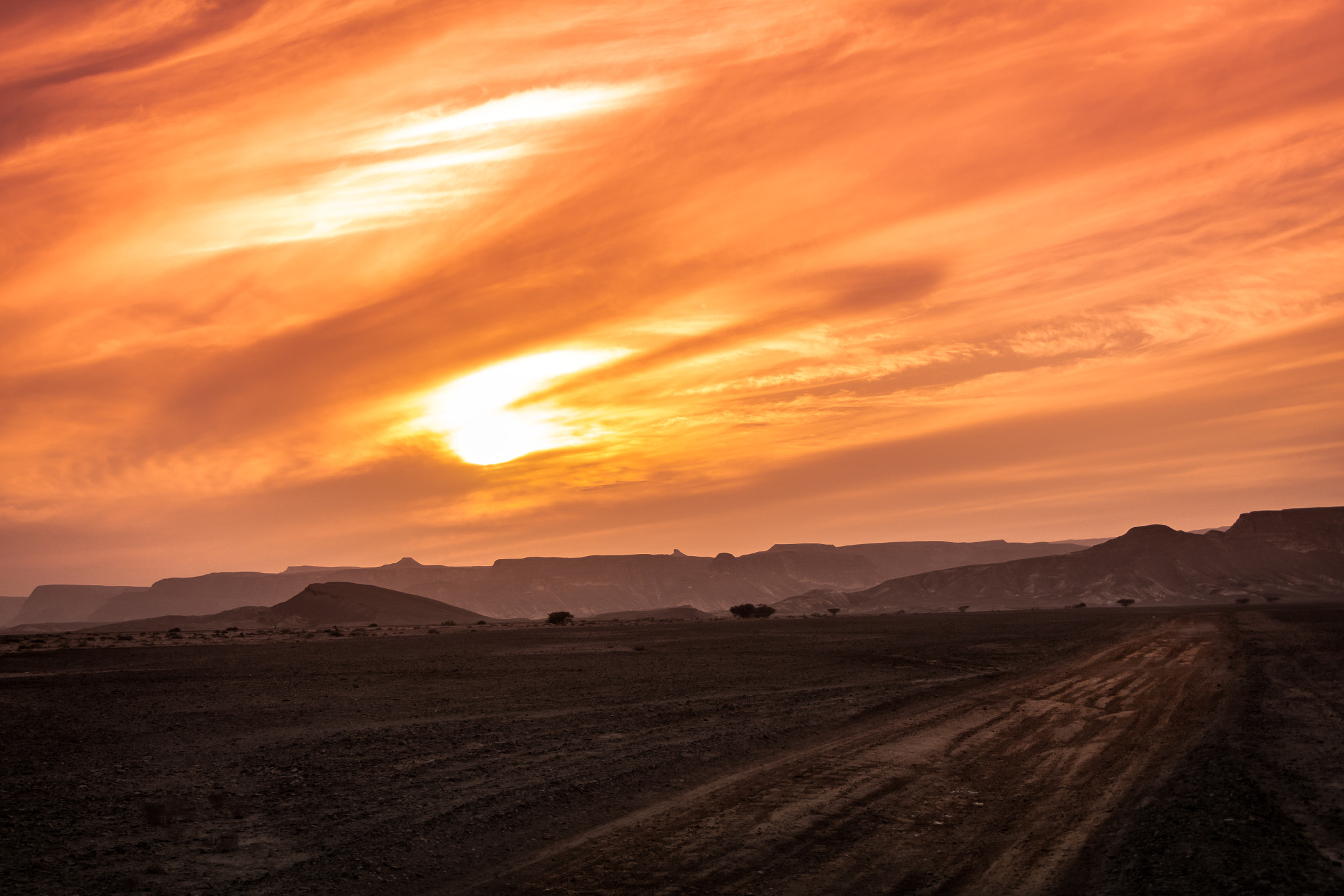 Canon EOS 700D (EOS Rebel T5i / EOS Kiss X7i) sample photo. Desert sunset photography