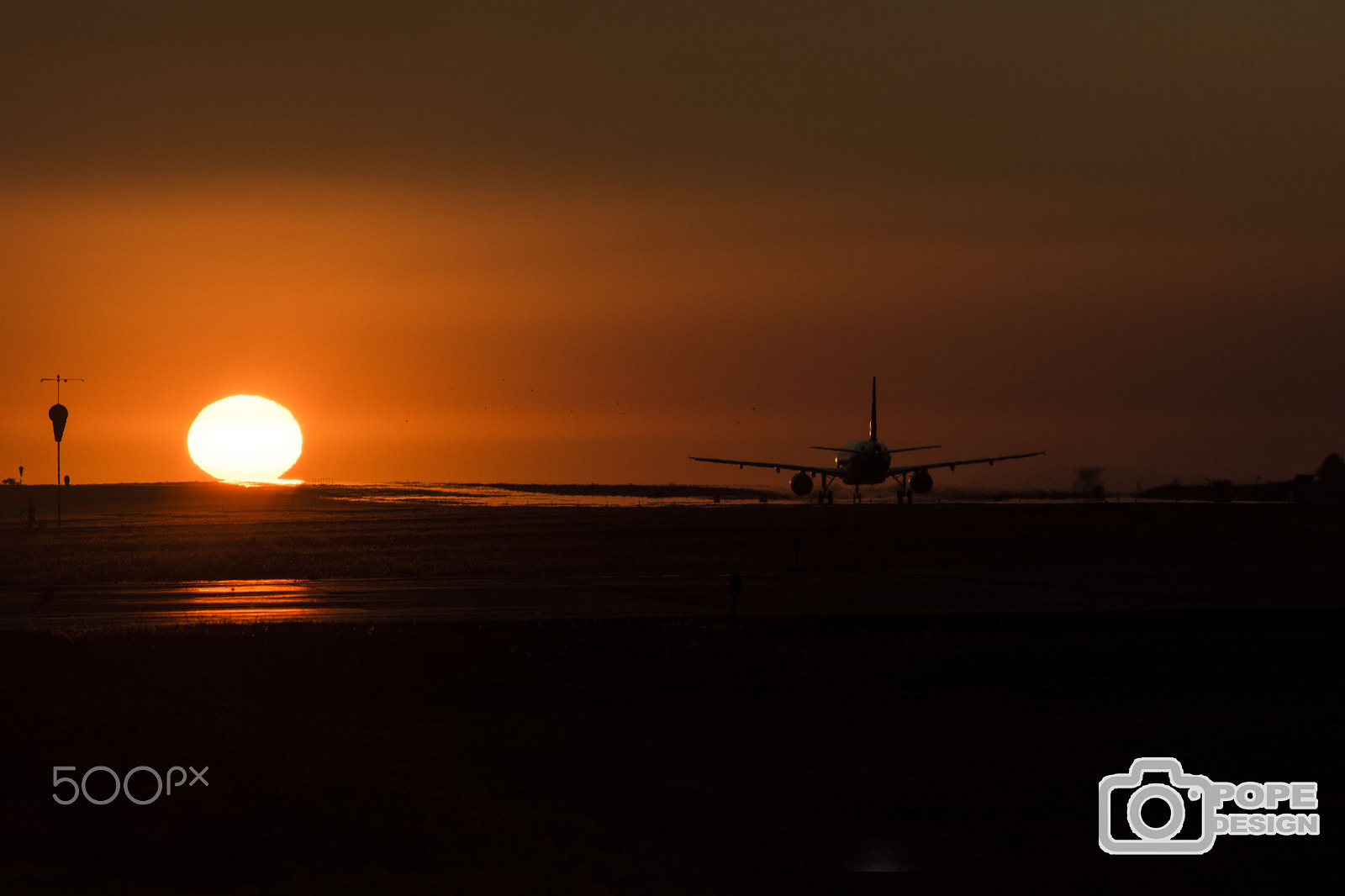 Sigma 70-300mm F4-5.6 APO DG Macro sample photo. Plane photography