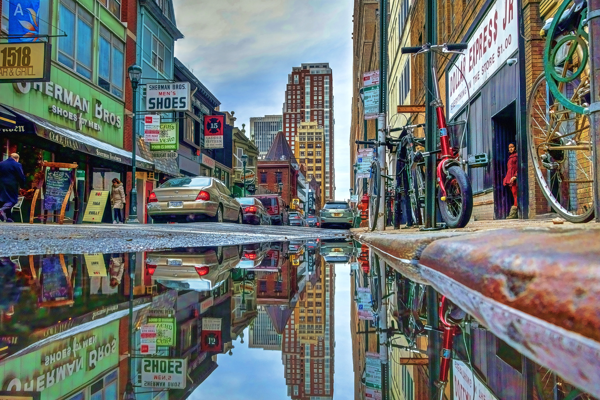 Sony 28-100mm F1.8-4.9 sample photo. Sansom street shops photography
