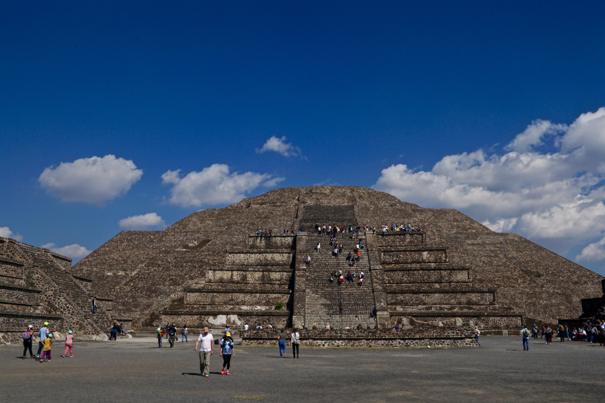 Sony E 18-200mm F3.5-6.3 OSS sample photo. Pyramid of the moon, teotihuacan (mexico) photography