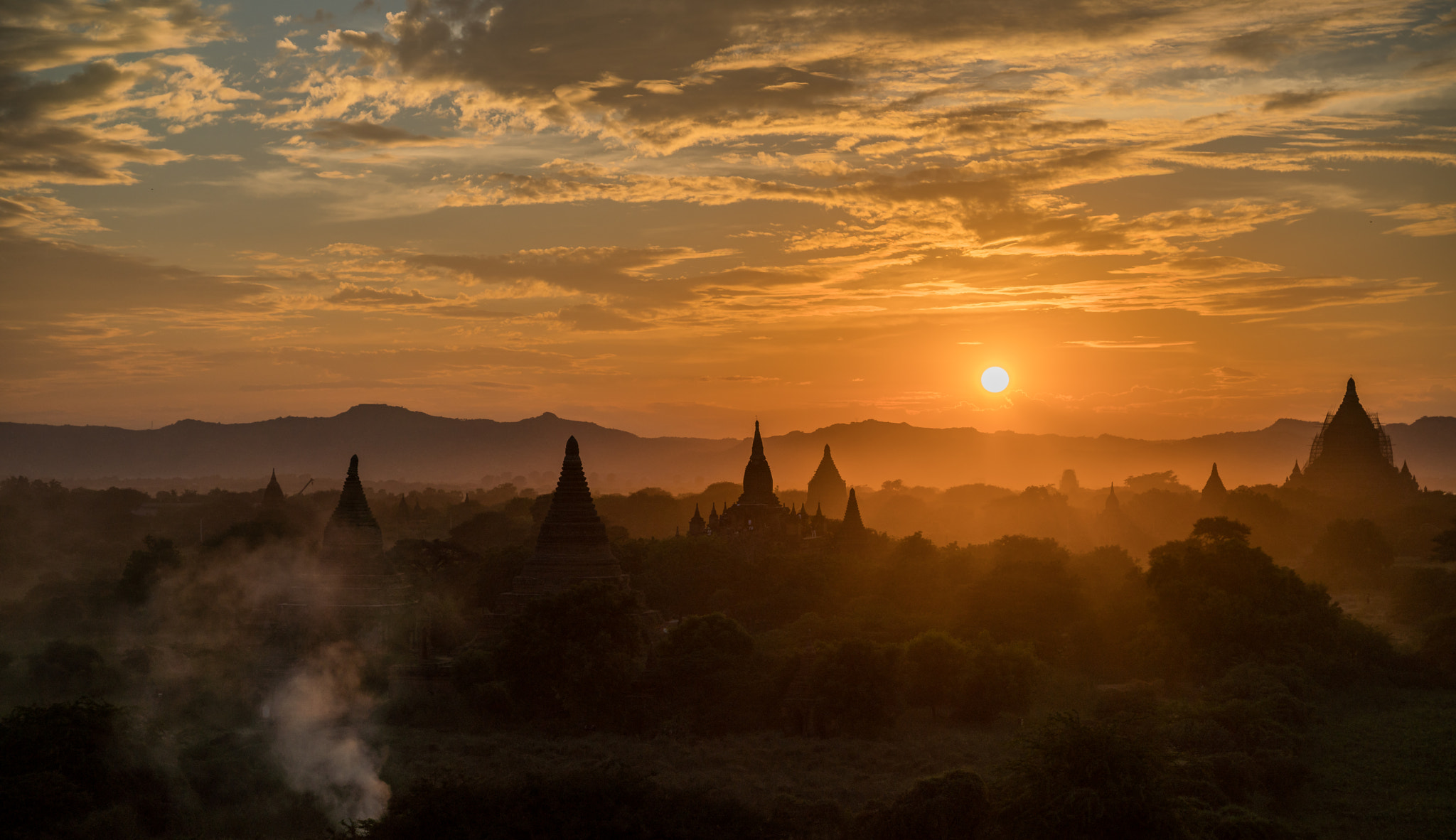 Sony a99 II + Sony Vario-Sonnar T* 24-70mm F2.8 ZA SSM II sample photo. Birmania bagan sunset photography