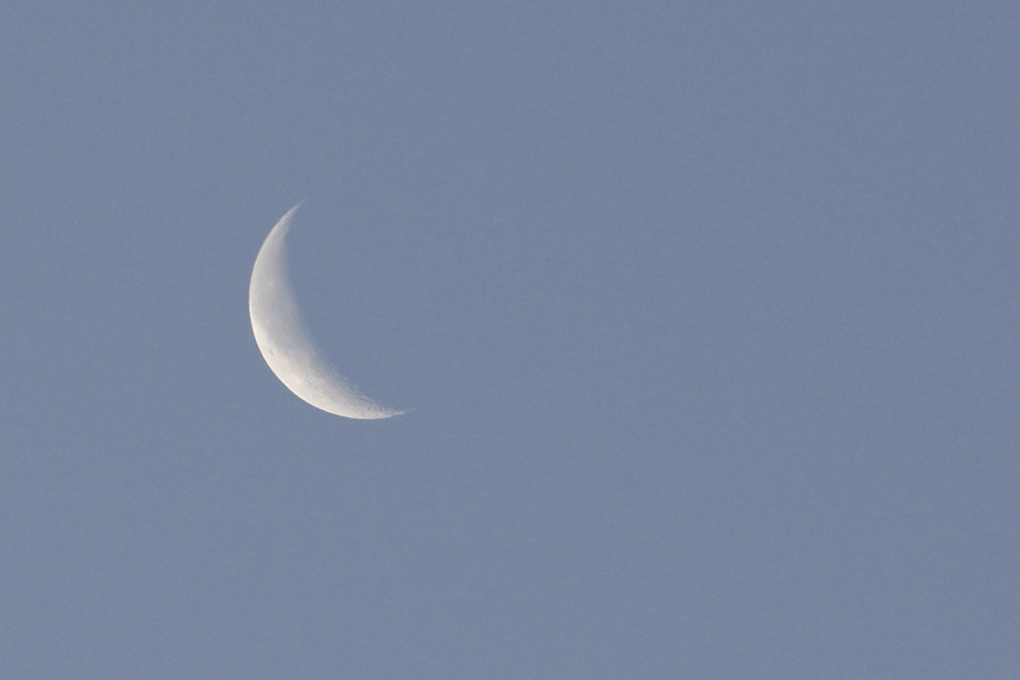 Canon EF-S 55-250mm F4-5.6 IS sample photo. Moon photography