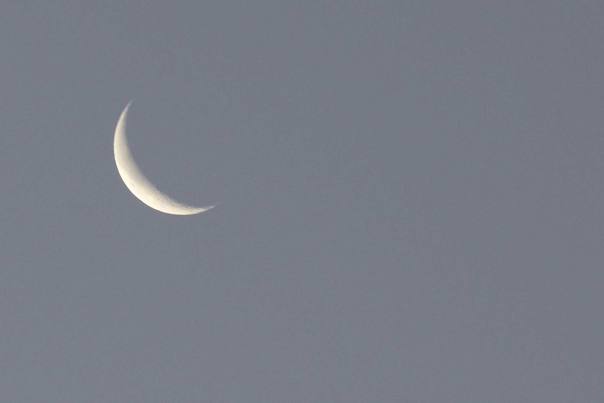 Canon EF-S 55-250mm F4-5.6 IS sample photo. Moon photography