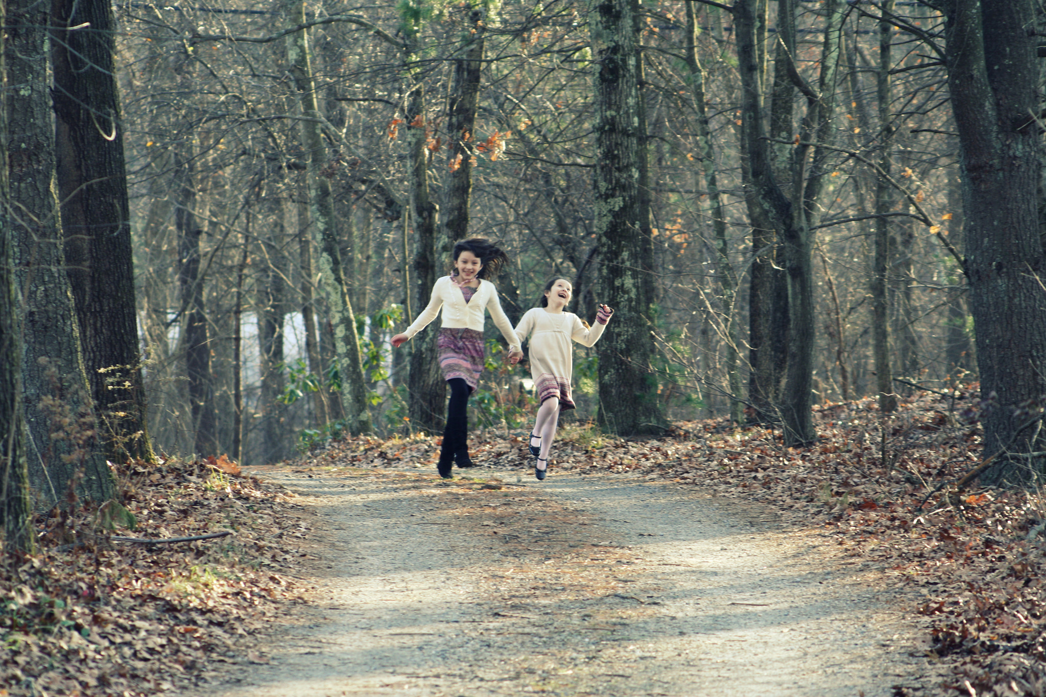 Canon EOS 1000D (EOS Digital Rebel XS / EOS Kiss F) sample photo. Girls hopping photography