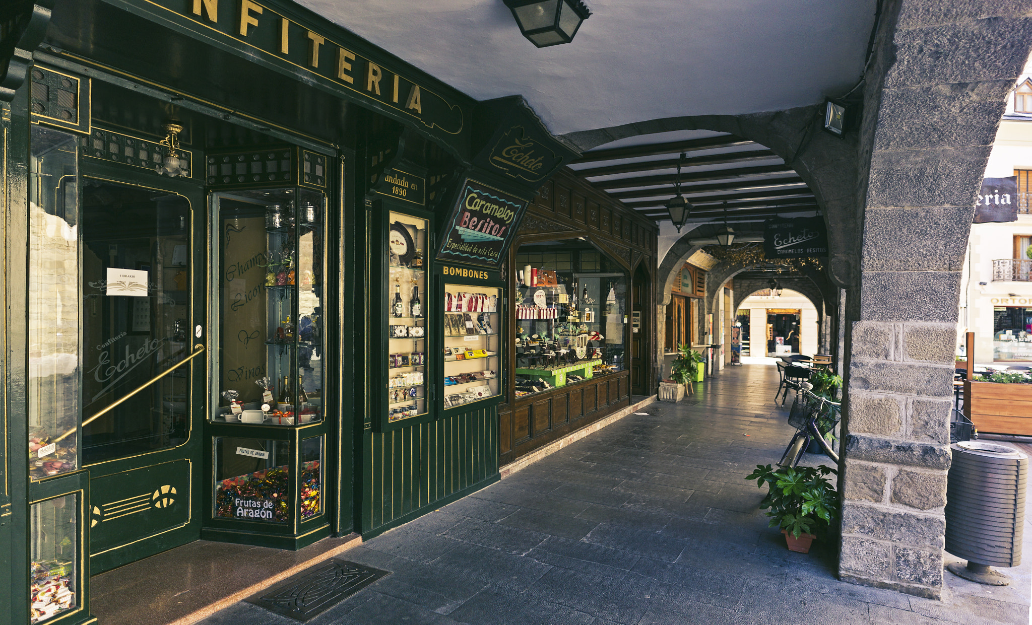 Sony E 20mm F2.8 sample photo. Shops in jaca photography