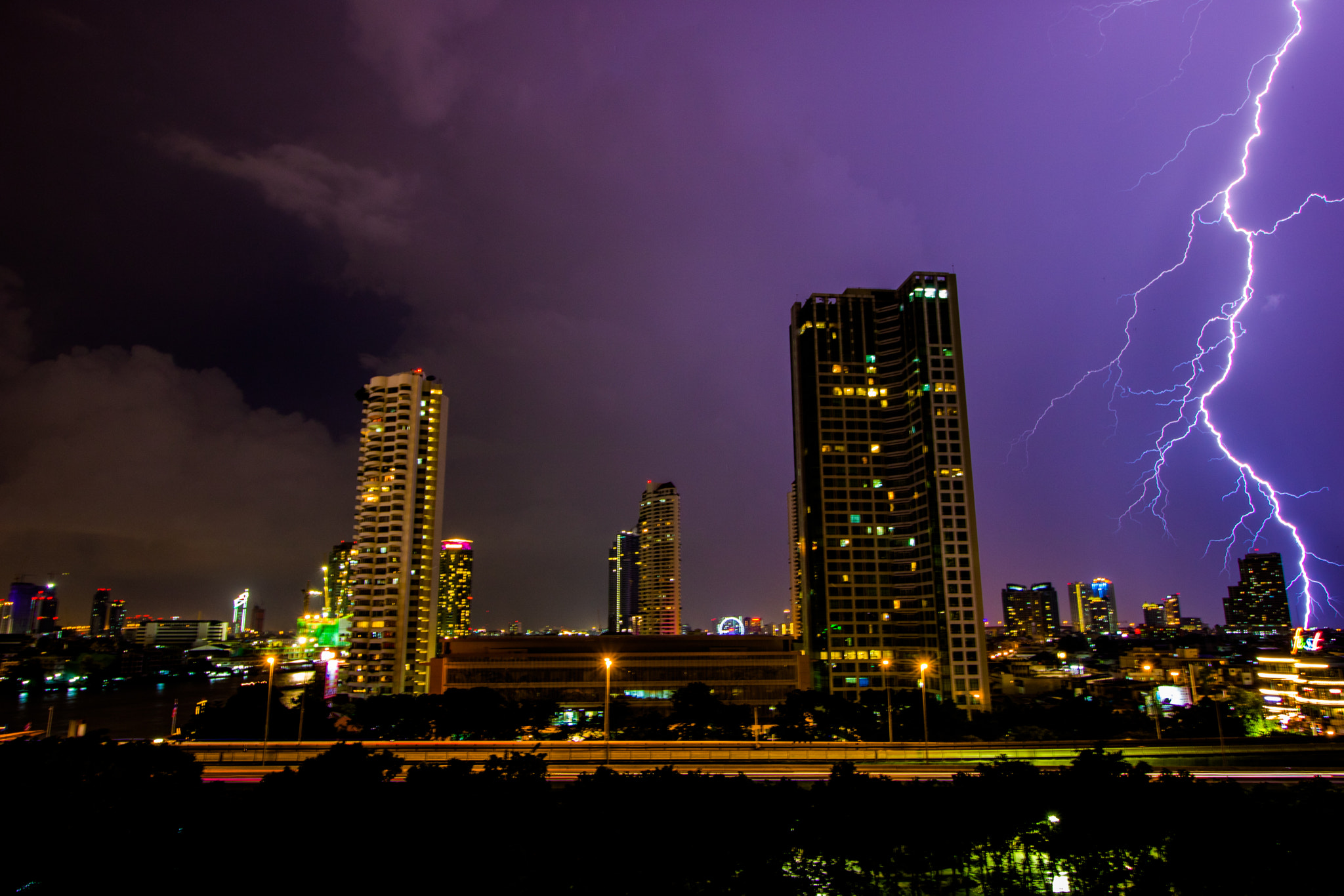 Canon EOS 750D (EOS Rebel T6i / EOS Kiss X8i) sample photo. Thunderstrike photography