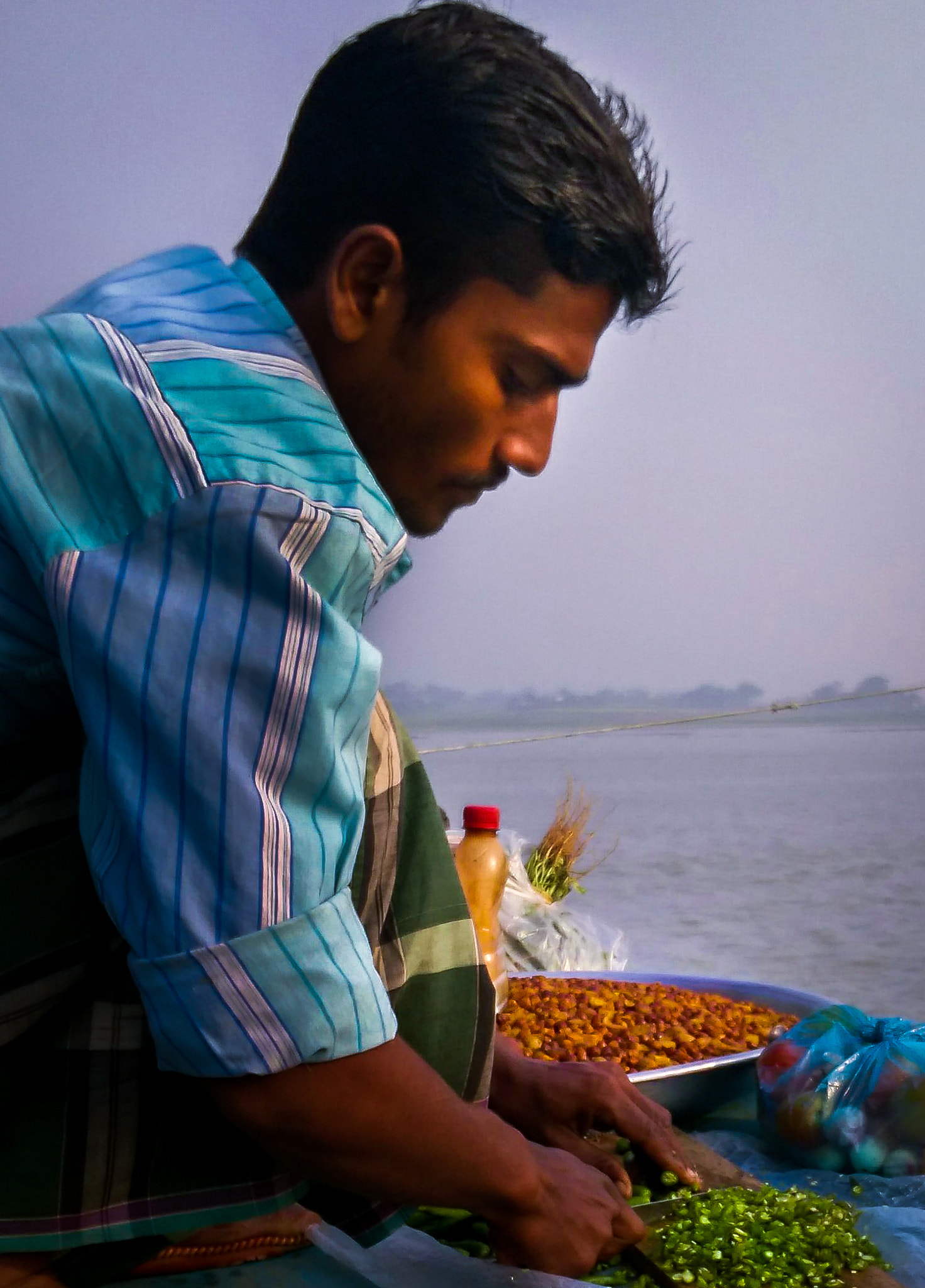 HTC DESIRE EYE sample photo. The food seller on padma photography