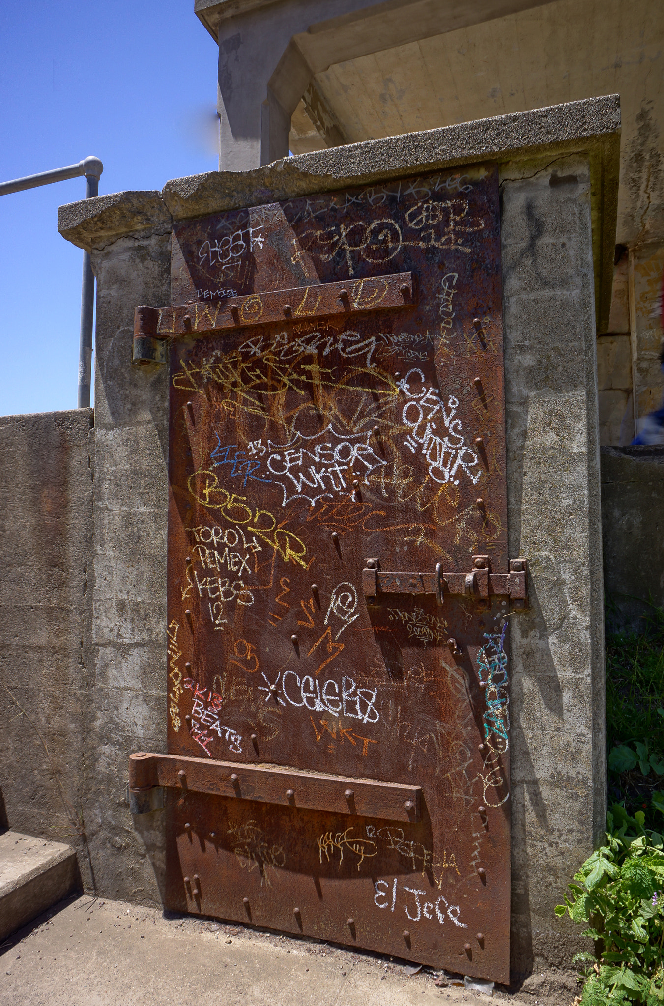 Sony Alpha NEX-7 + Sony E 16mm F2.8 sample photo. Sign here photography