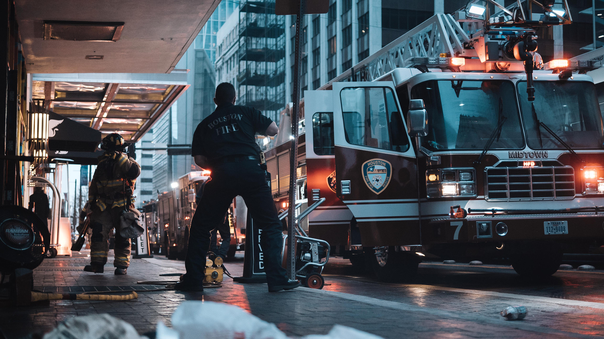 Panasonic Lumix DMC-GH4 + Panasonic Leica DG Summilux 25mm F1.4 II ASPH sample photo. Downtown firefights photography