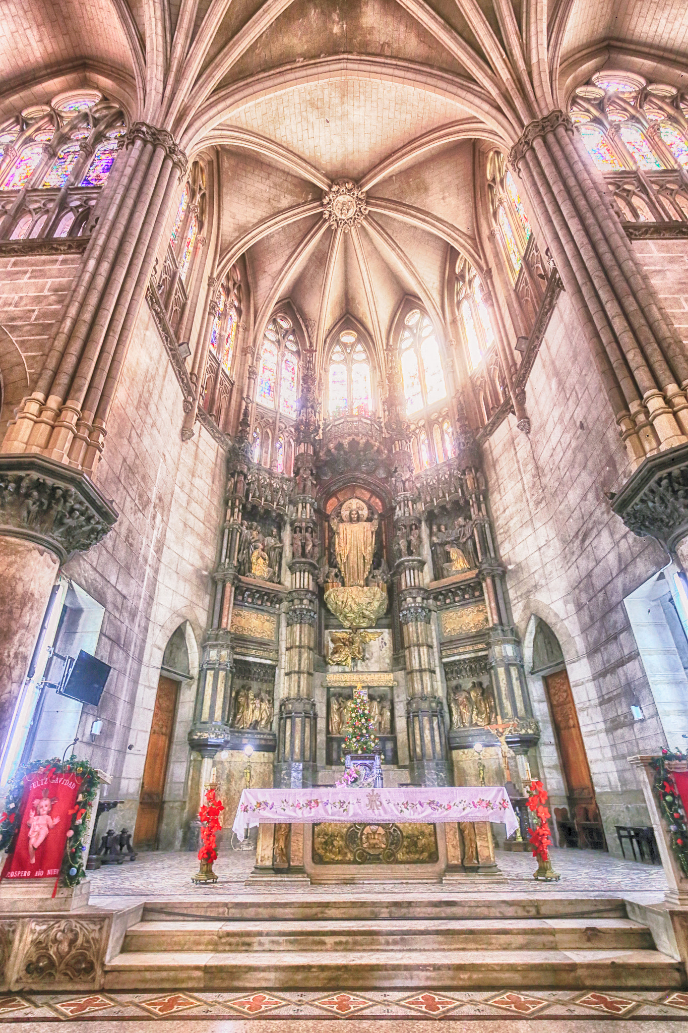 Canon EF 16-35mm F4L IS USM sample photo. Inside the church in havana, cuba. photography