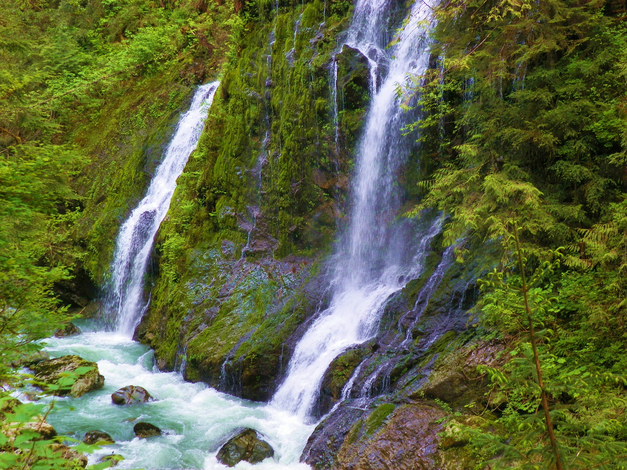 Kodak EasyShare Z981 sample photo. Twin waterfalls photography