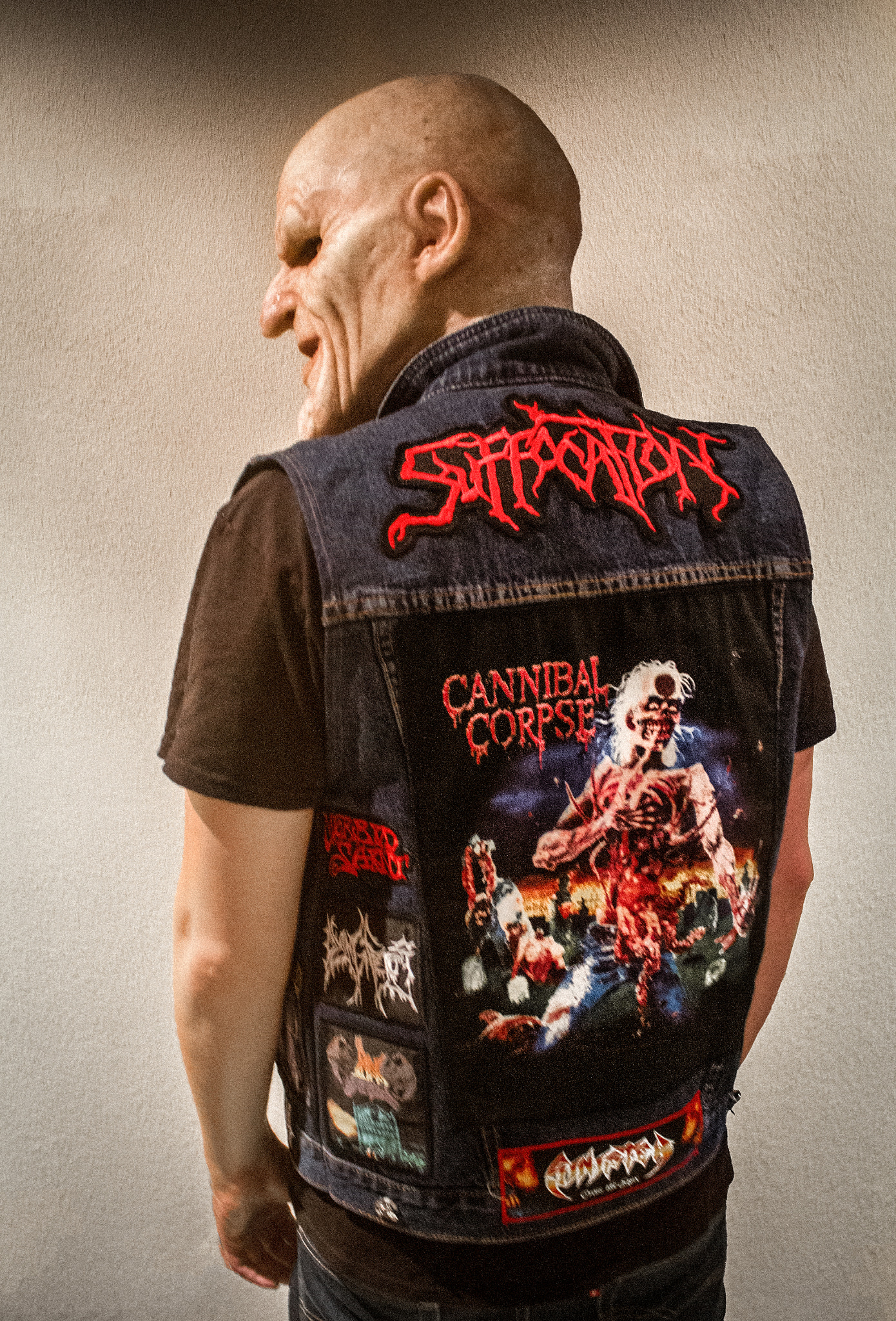 Canon EF-S 18-55mm F3.5-5.6 IS sample photo. Creep in a battle vest photography