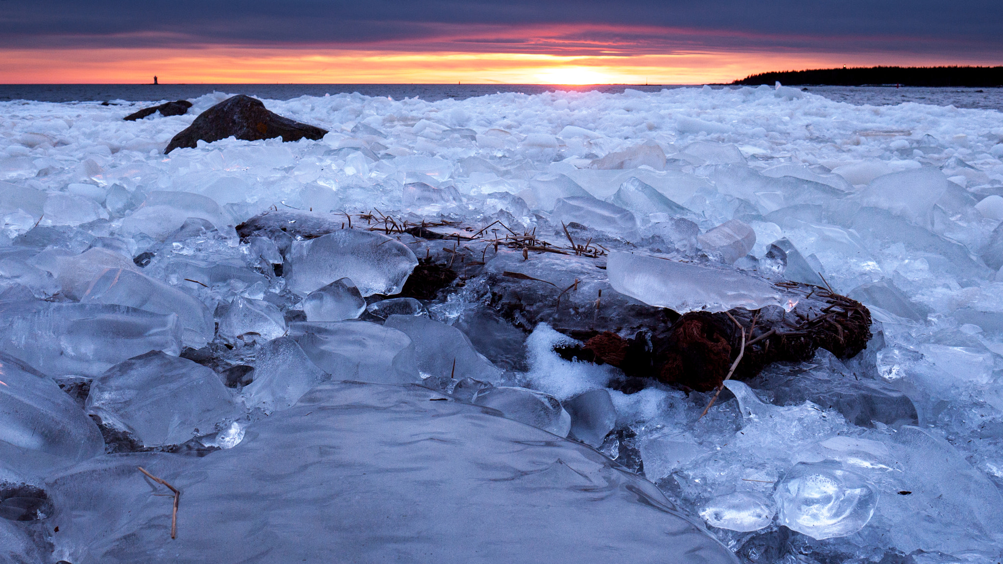 Panasonic Lumix DMC-GF2 + LUMIX G VARIO 14-42/F3.5-5.6 II sample photo. Ice photography