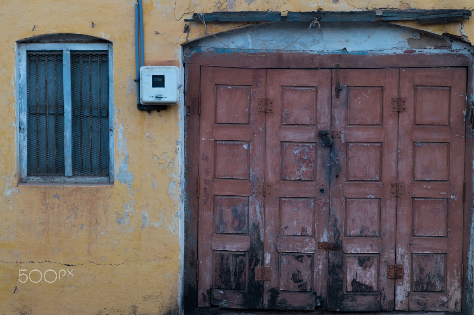 Canon EOS 80D + Canon EF 85mm F1.8 USM sample photo. Old window and door photography