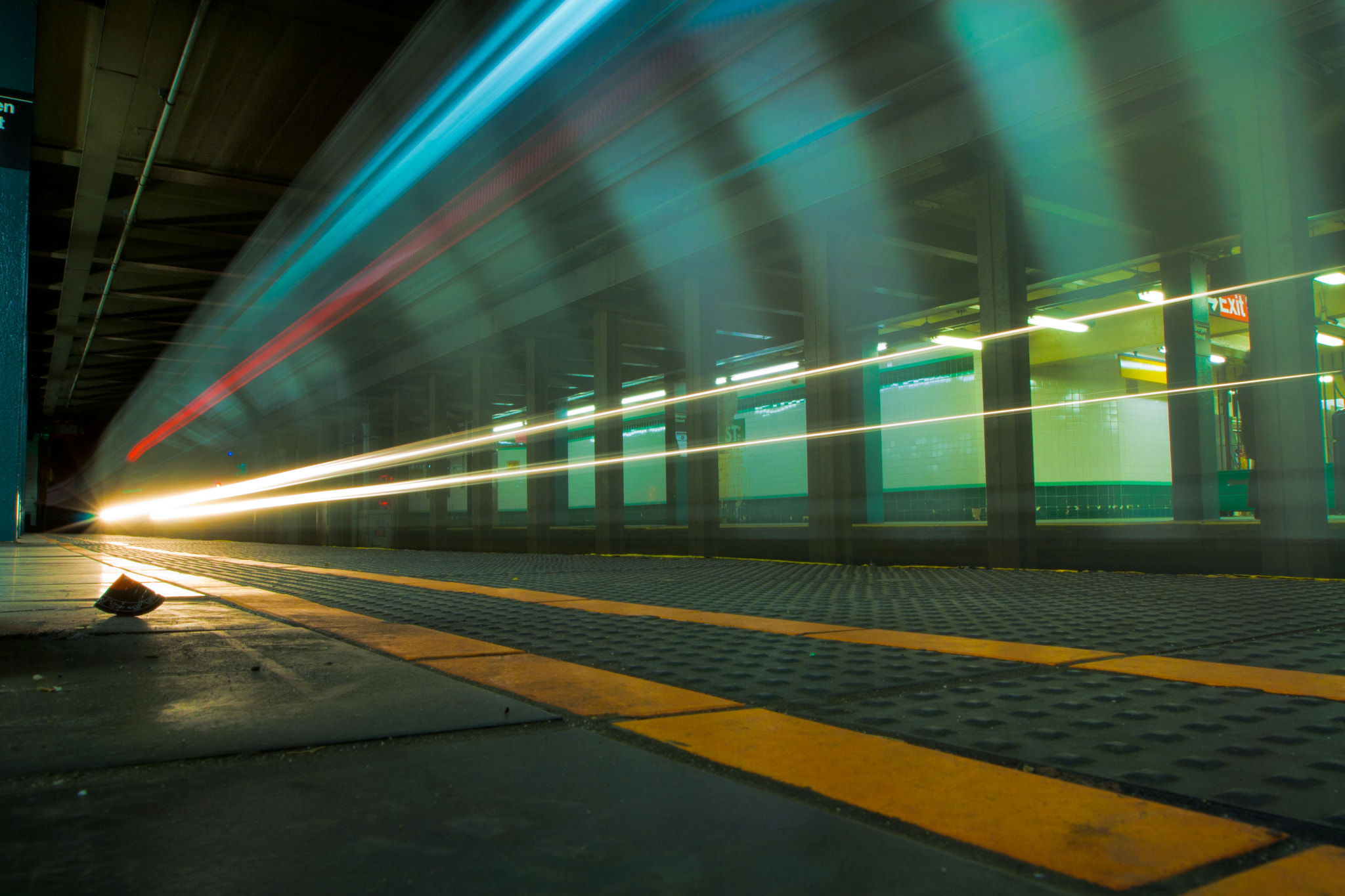 Canon EF 16-35mm F2.8L II USM sample photo. Nyc subway photography