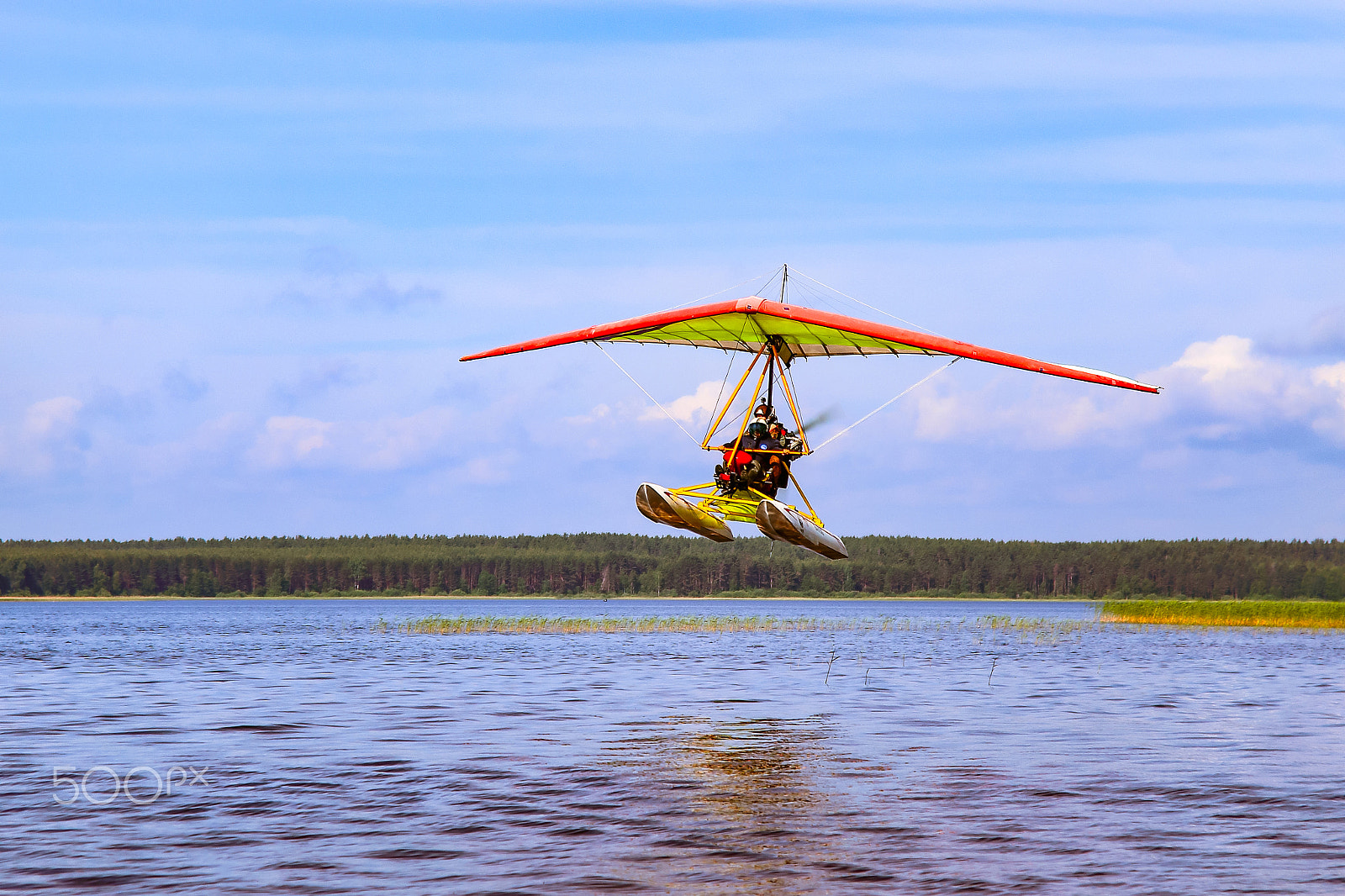 Canon EF 28-80mm f/2.8-4L sample photo. Motorized deltaplanes _ landing on water photography
