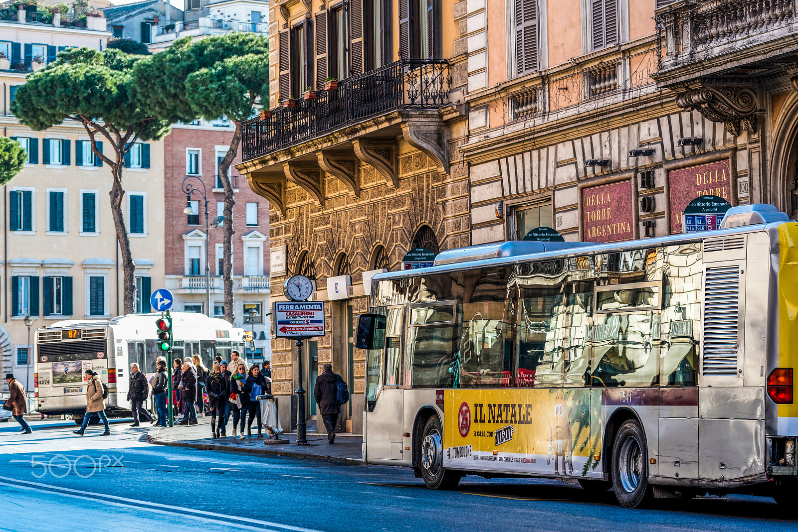 Sigma 105mm F2.8 EX DG OS HSM sample photo. Daily life in roma photography