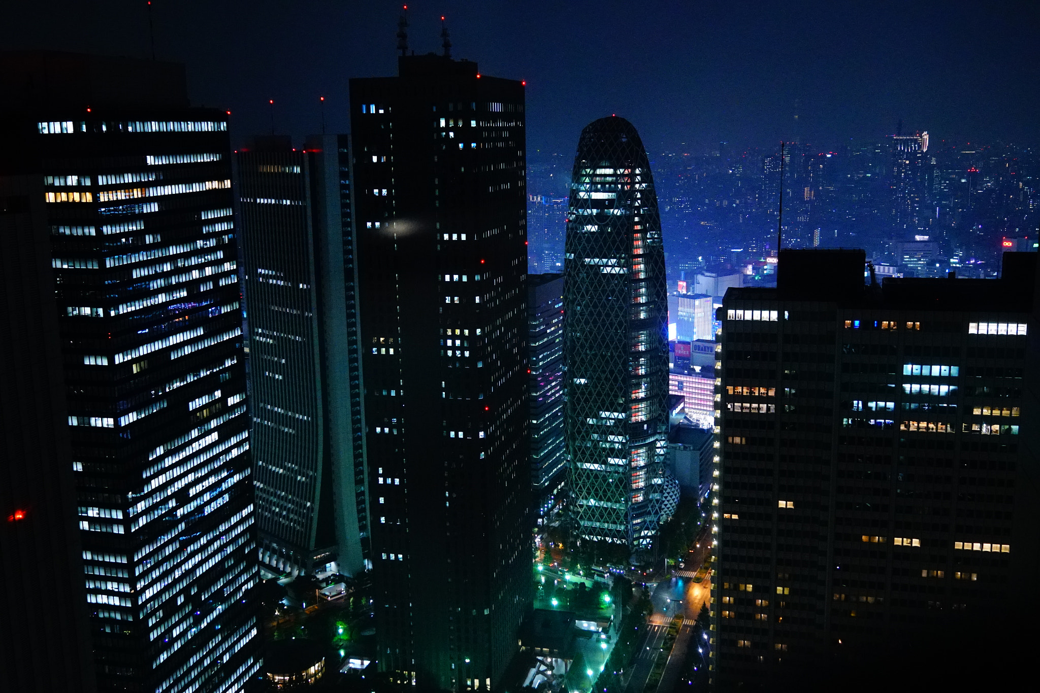 Sony FE 24-70mm F2.8 GM sample photo. Night view- tokyo metropolitan governmt bldg photography
