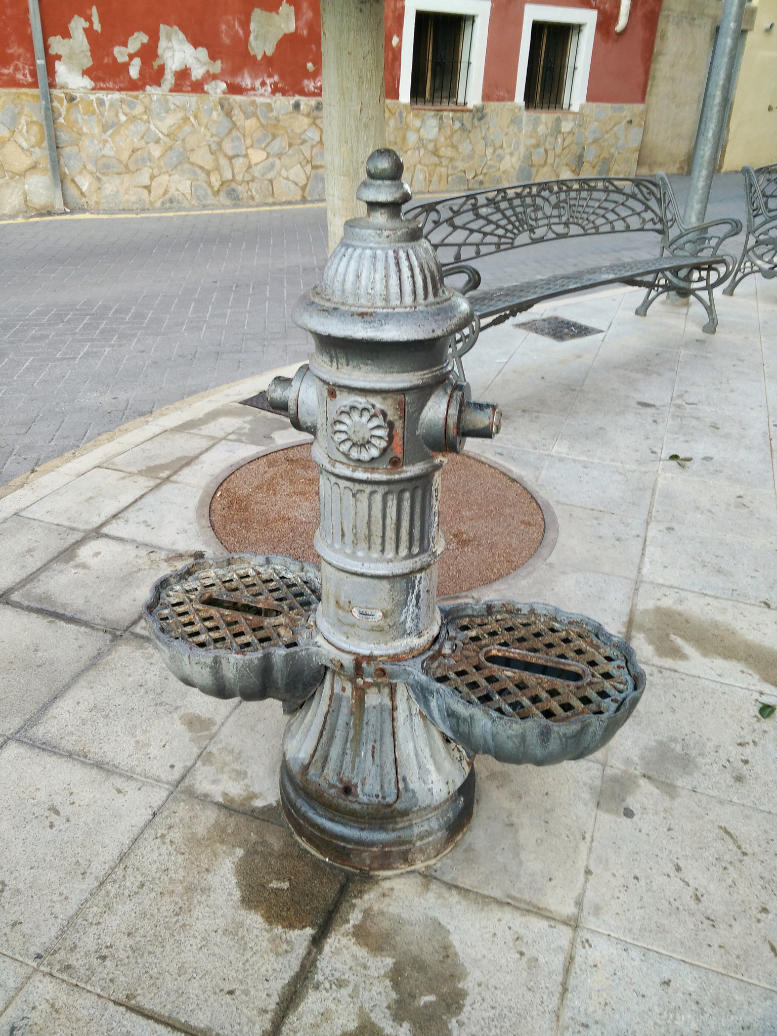 OnePlus ONE sample photo. Old water fountain photography