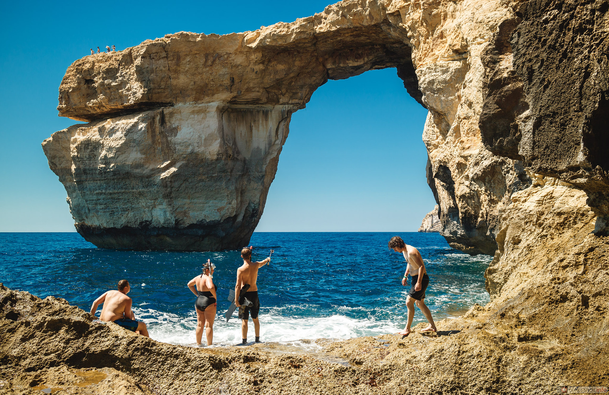 Canon EOS M3 + Canon EF-M 22mm F2 STM sample photo. Azure window. photography