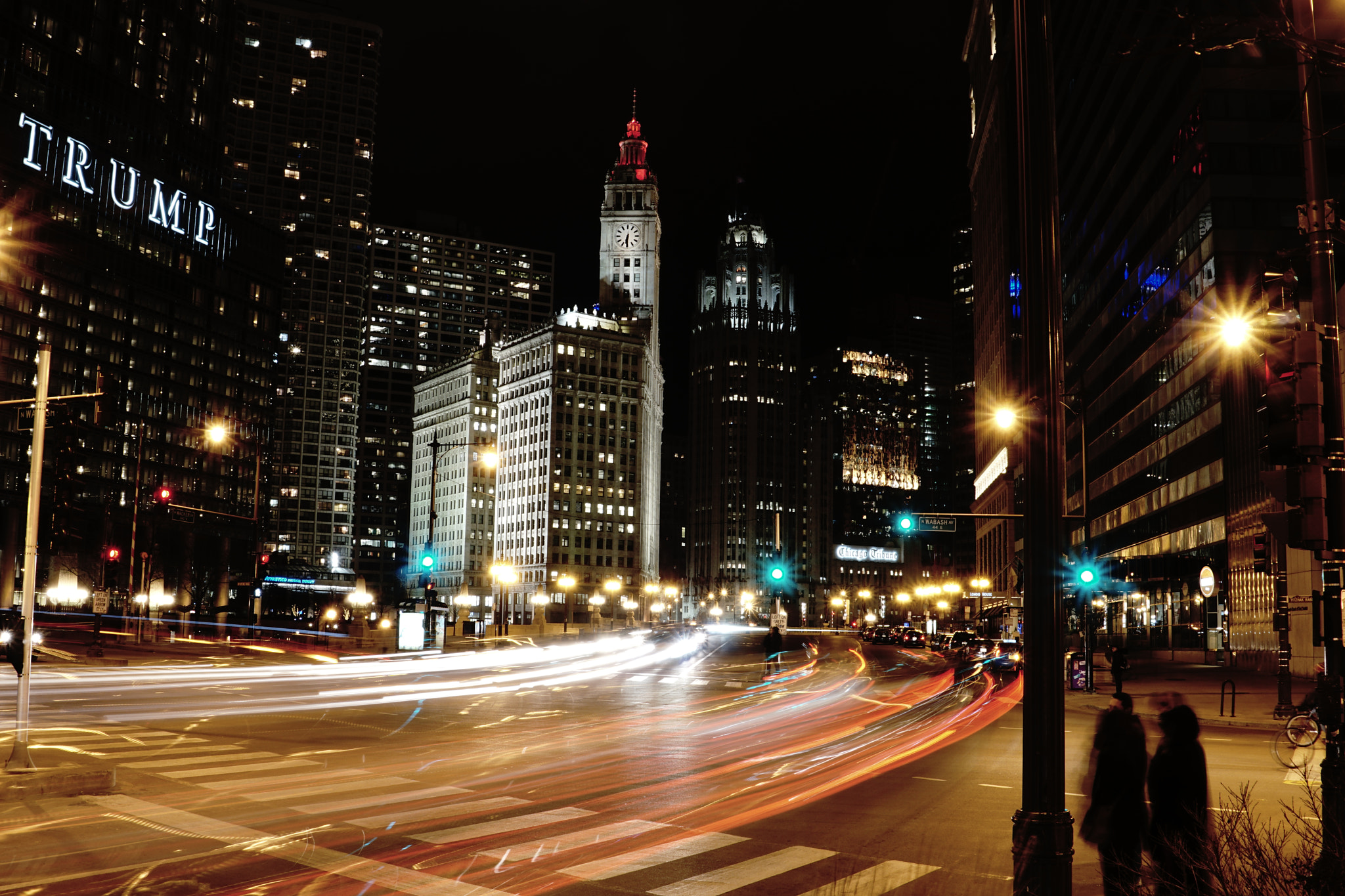 Sony FE 24-240mm F3.5-6.3 OSS sample photo. Windy city streaks photography