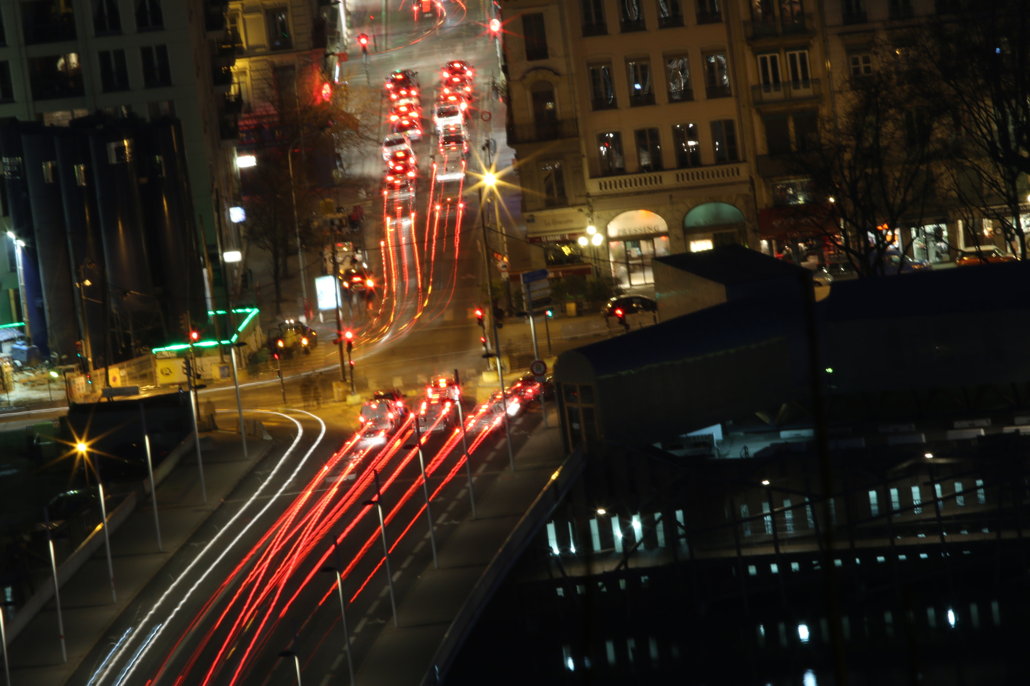 Canon EOS 70D + Canon EF 300mm F4L IS USM sample photo. Lyon la nuit photography