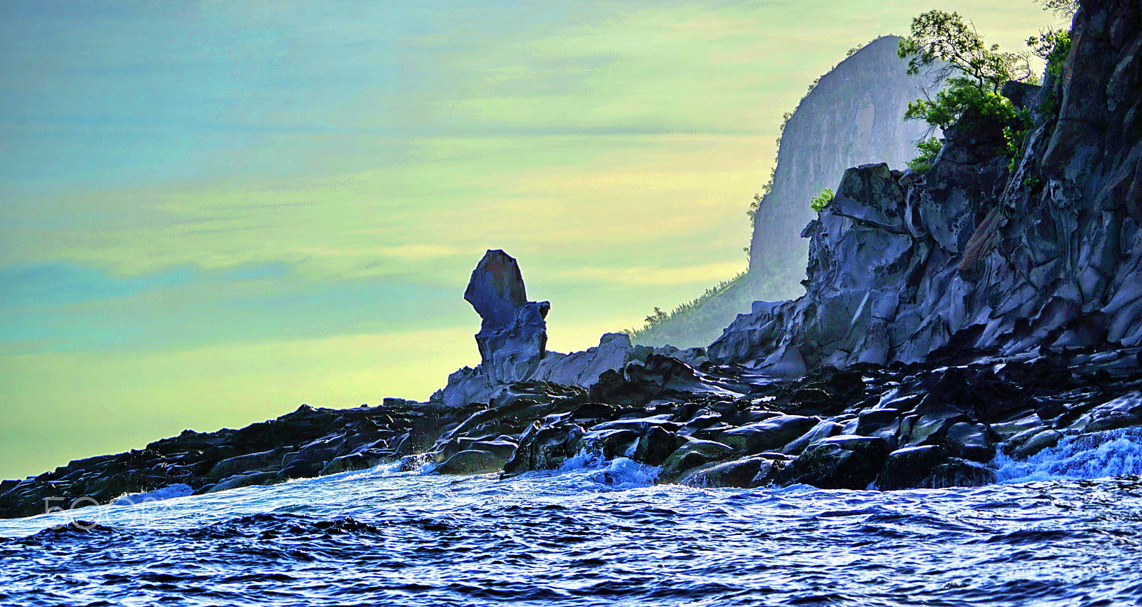 Sony 70-400mm F4-5.6 G SSM II sample photo. Ende beach rock photography